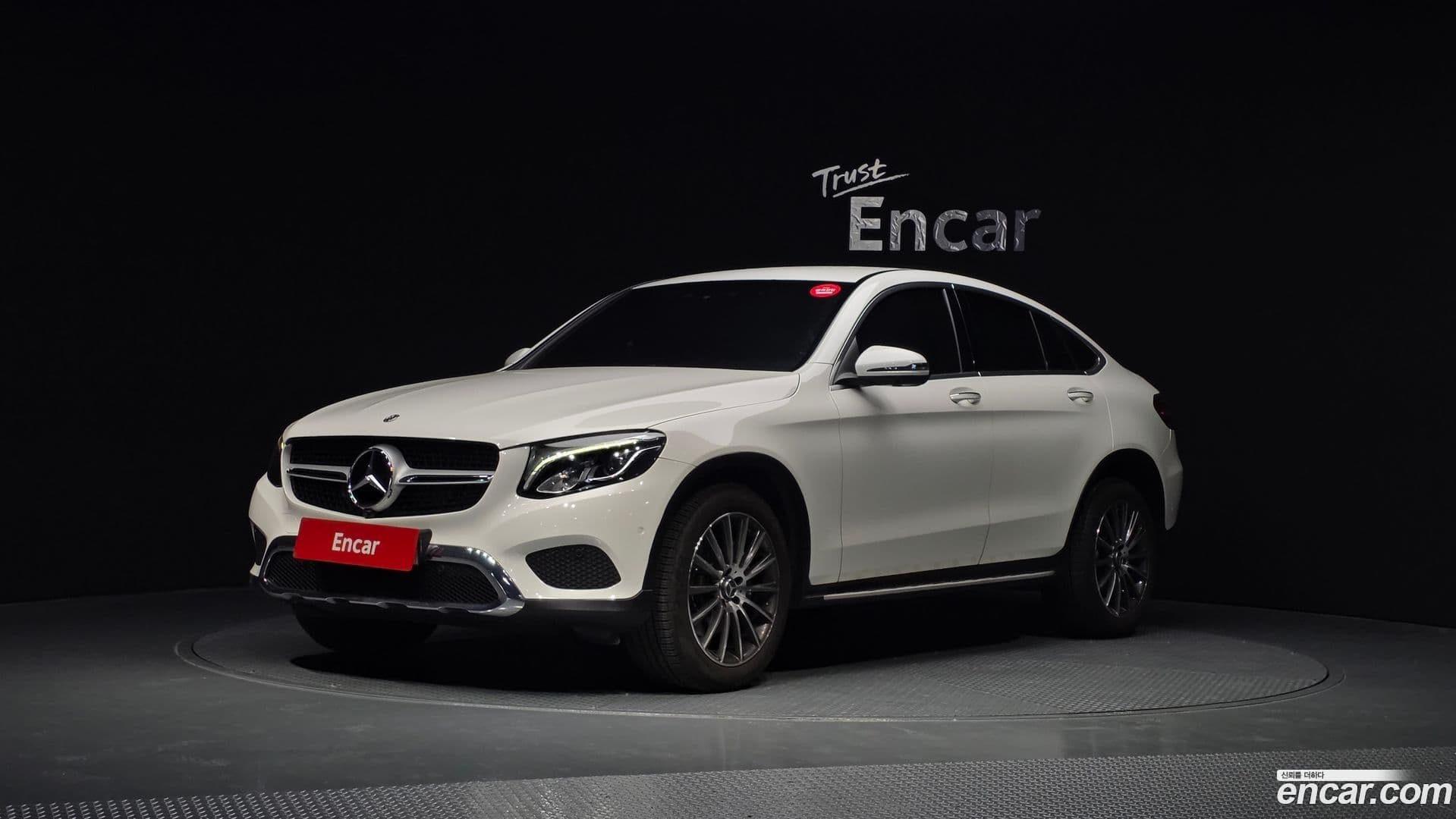Main__Slider__Photo:GLC-Class Mercedes-Benz 2019.5-0