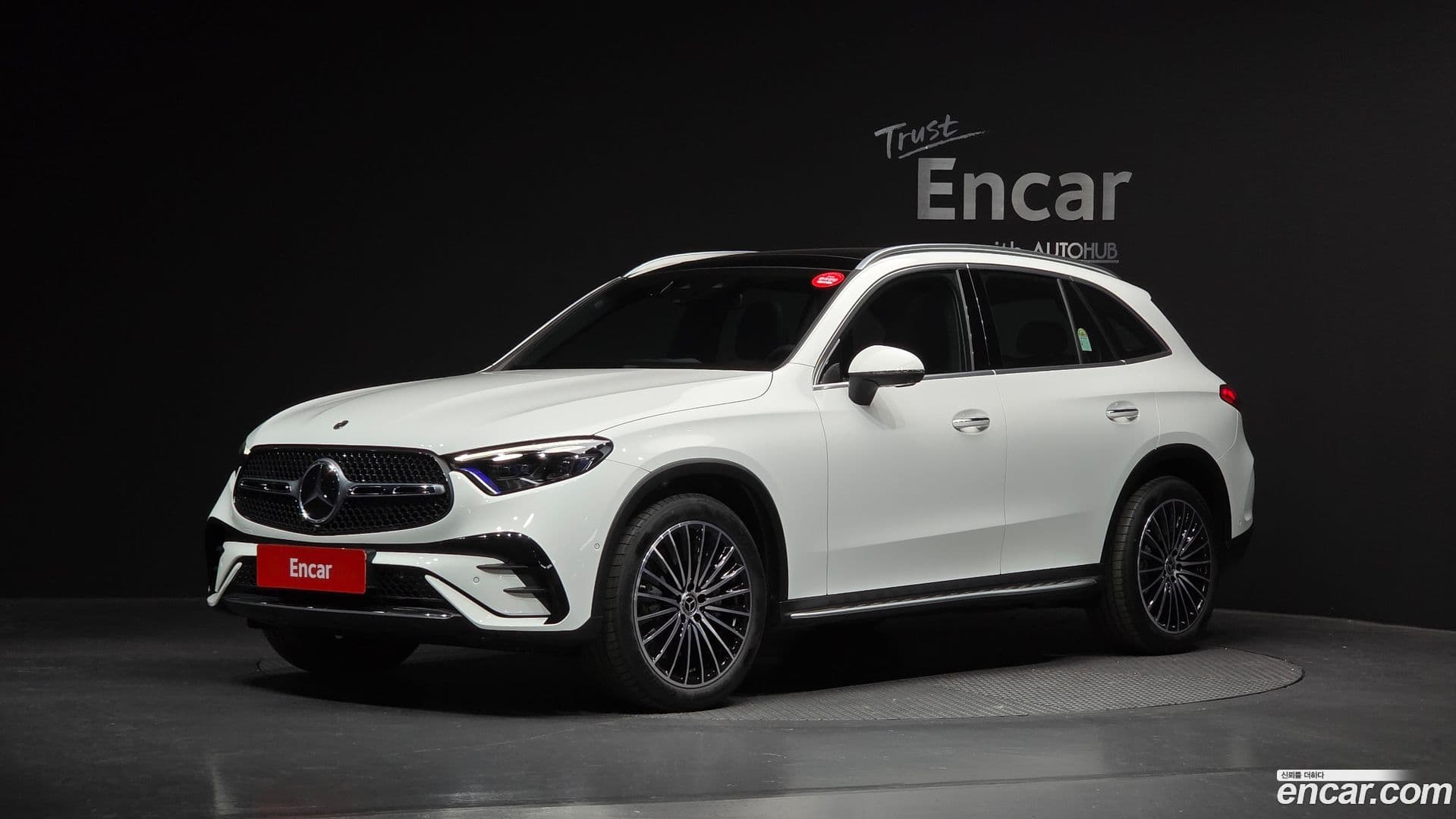 Main__Slider__Photo:GLC-Class Mercedes-Benz 2025.4-0