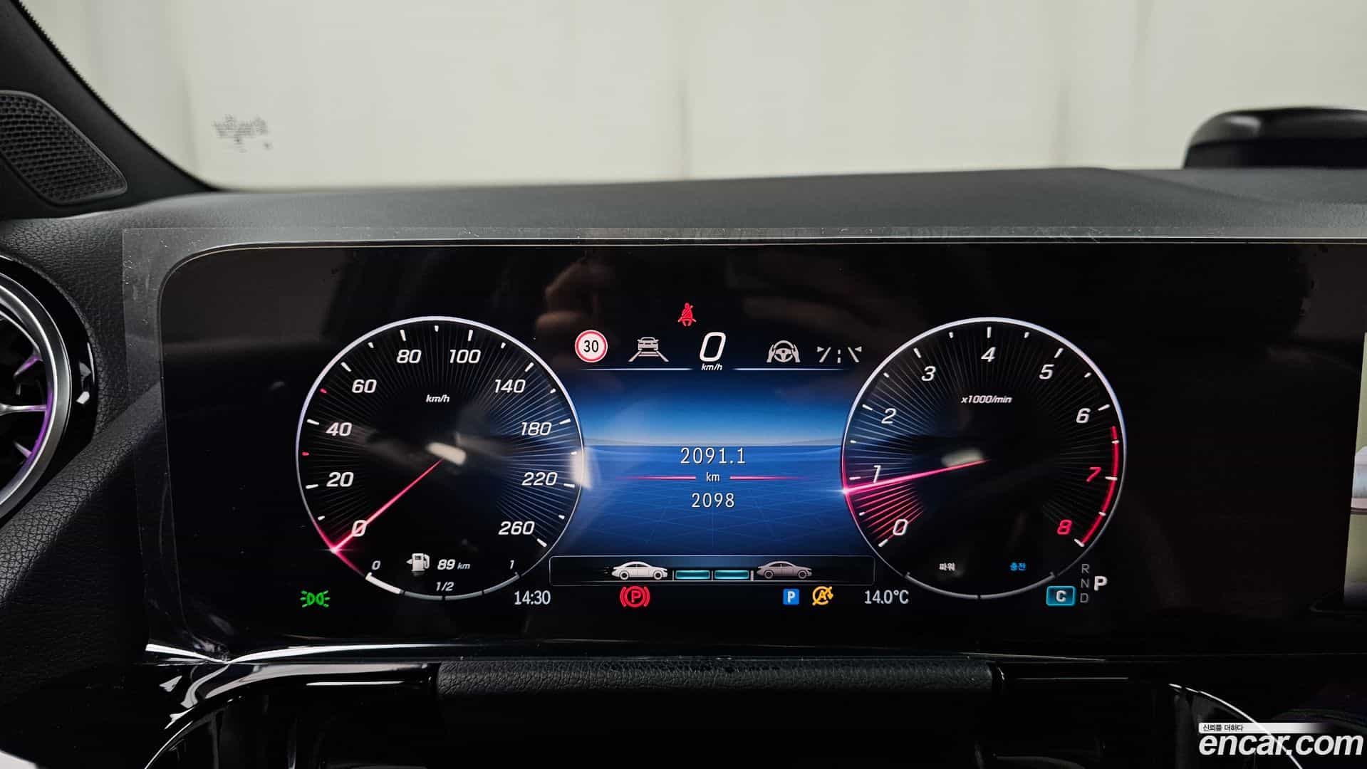 GLA-Class Mercedes-Benz 2025.4-INNER-008