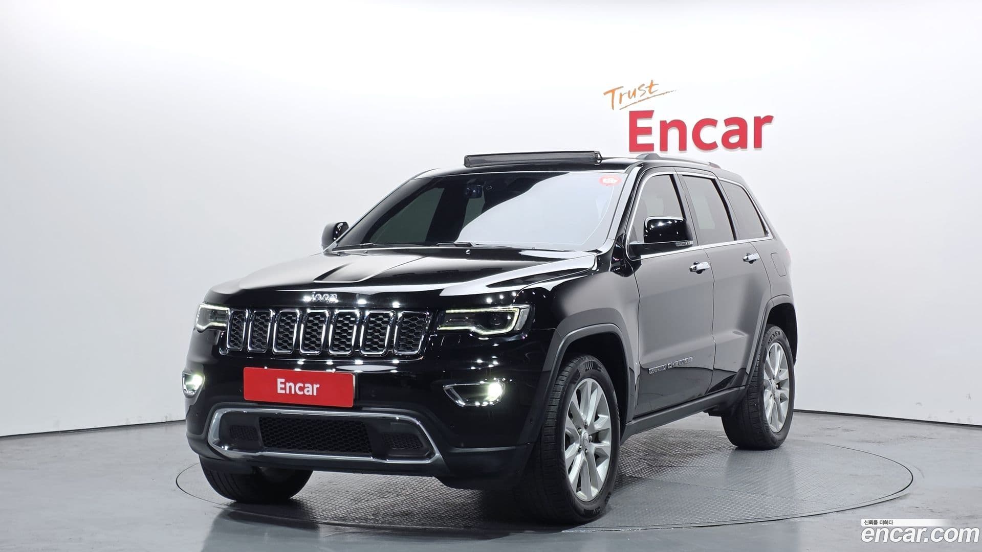 Main__Slider__Photo:Cherokee Jeep 2017.3-0