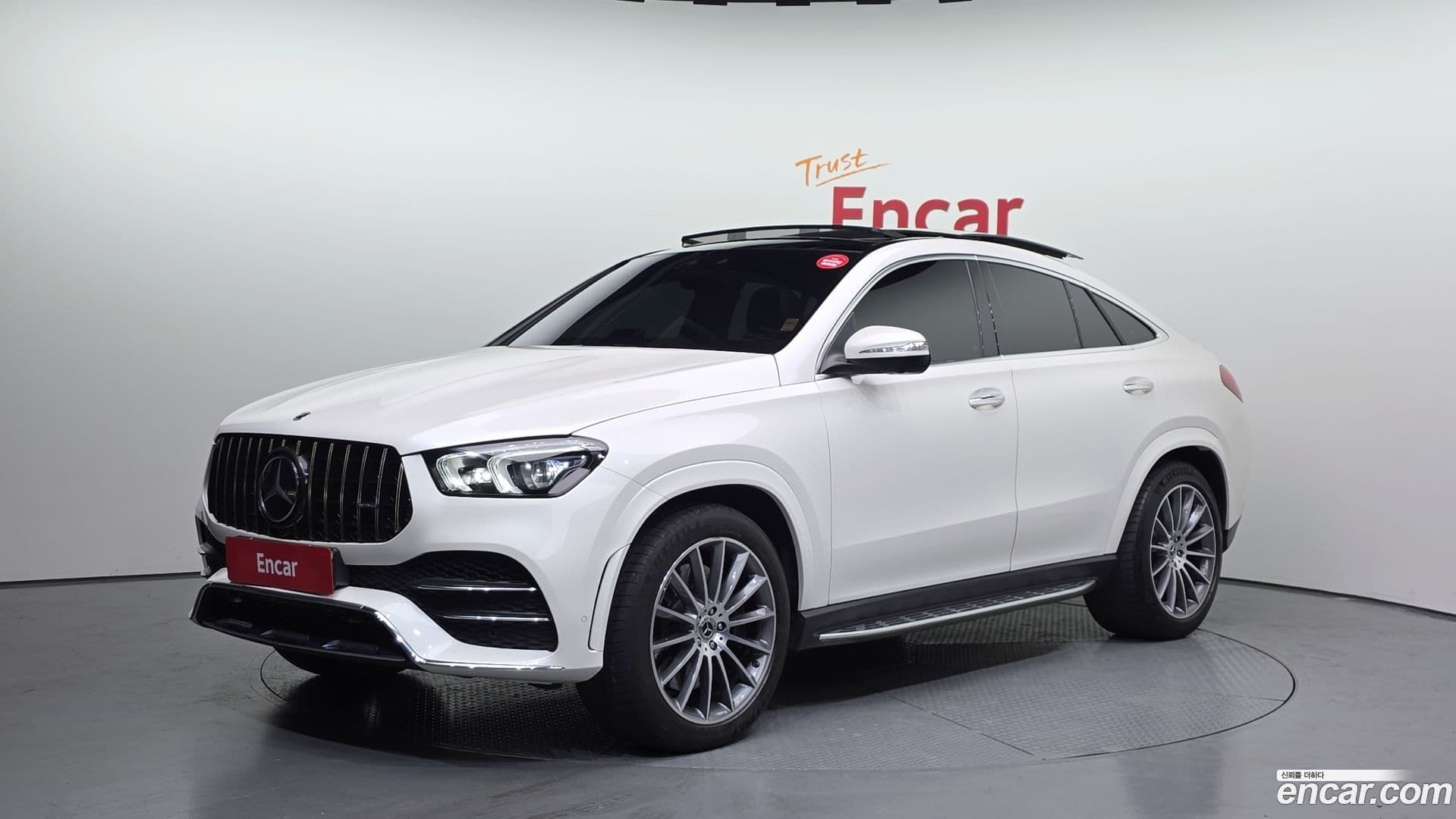 Main__Slider__Photo:GLE-Class Mercedes-Benz 2023.3-0