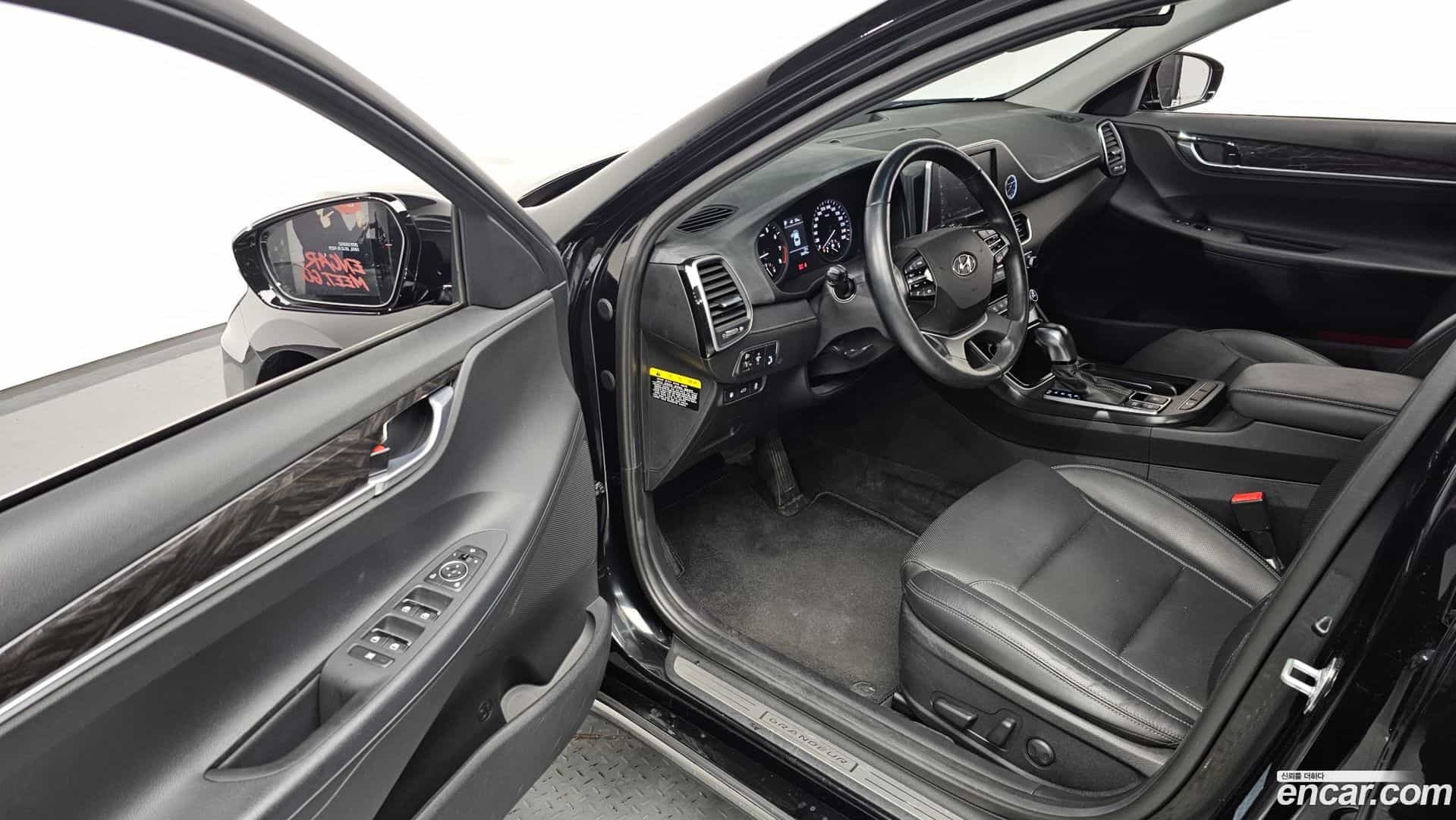 Grandeur Hyundai 2018.0-OPTION-015