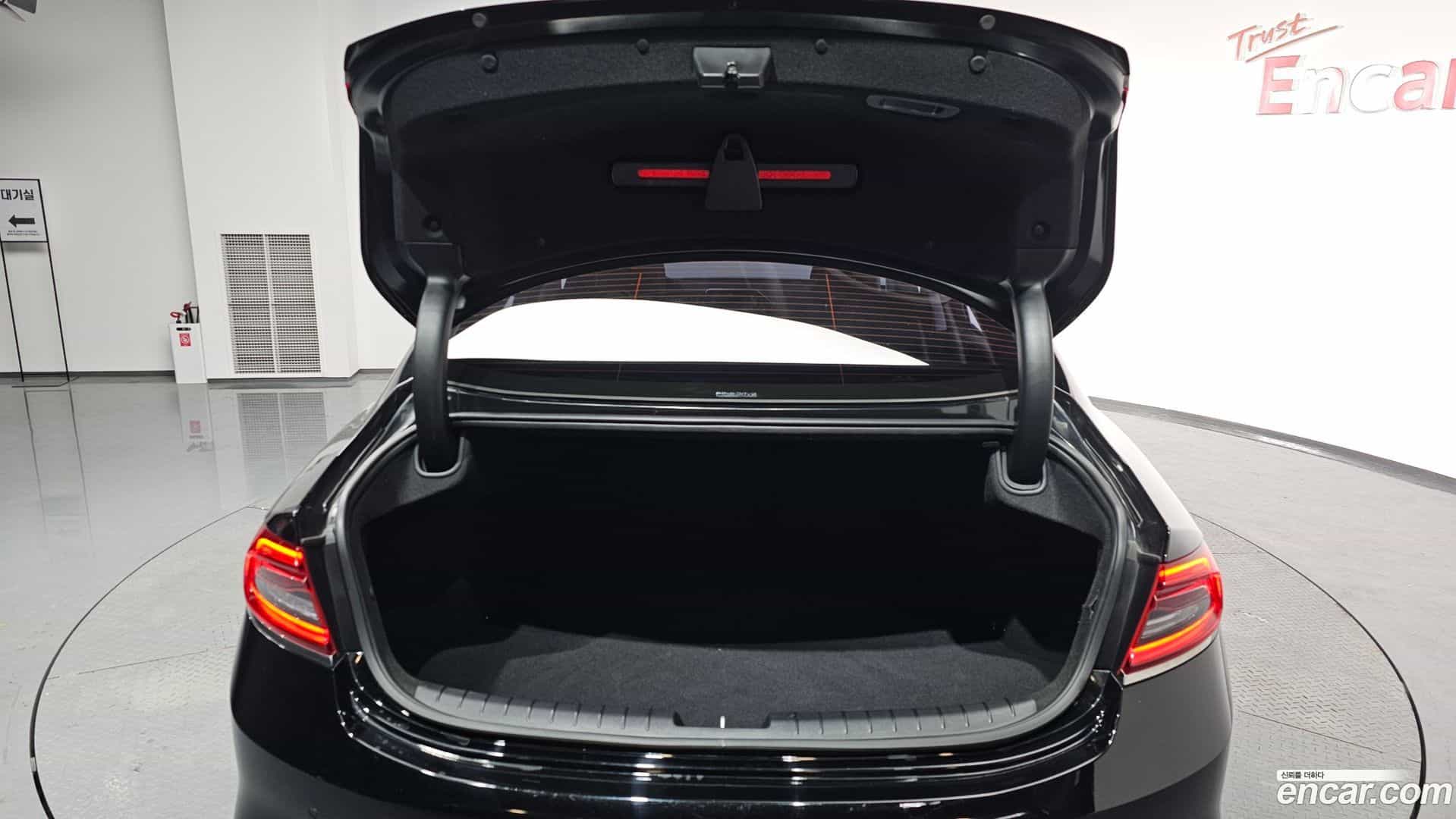 Grandeur Hyundai 2018.0-OPTION-024