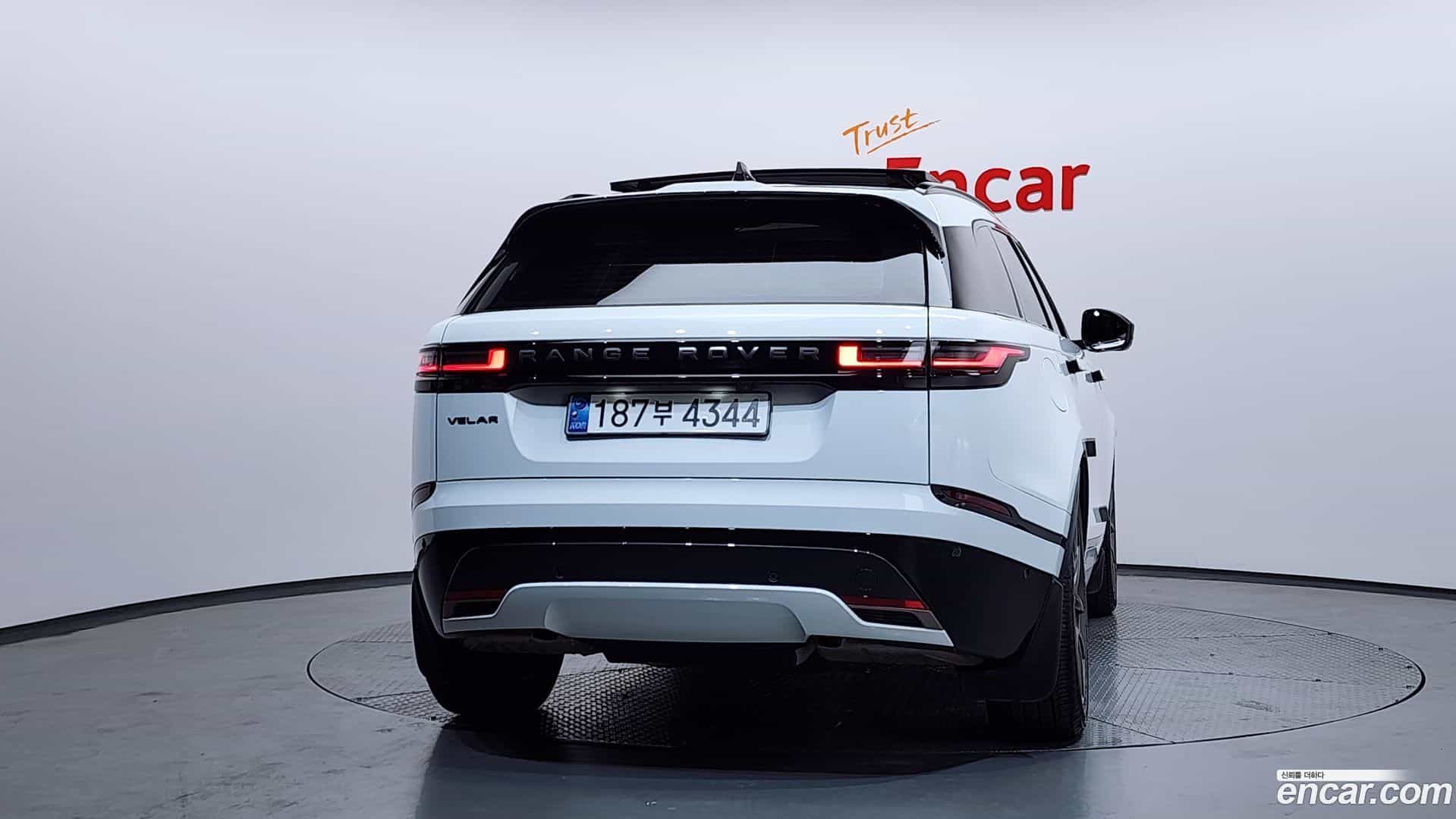 Range Rover Velar Land Rover 2024.8-OUTER-004