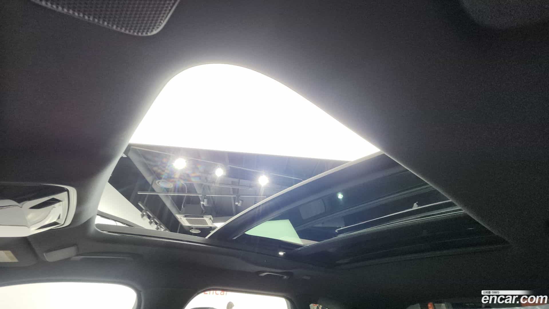 Range Rover Velar Land Rover 2024.8-OPTION-022