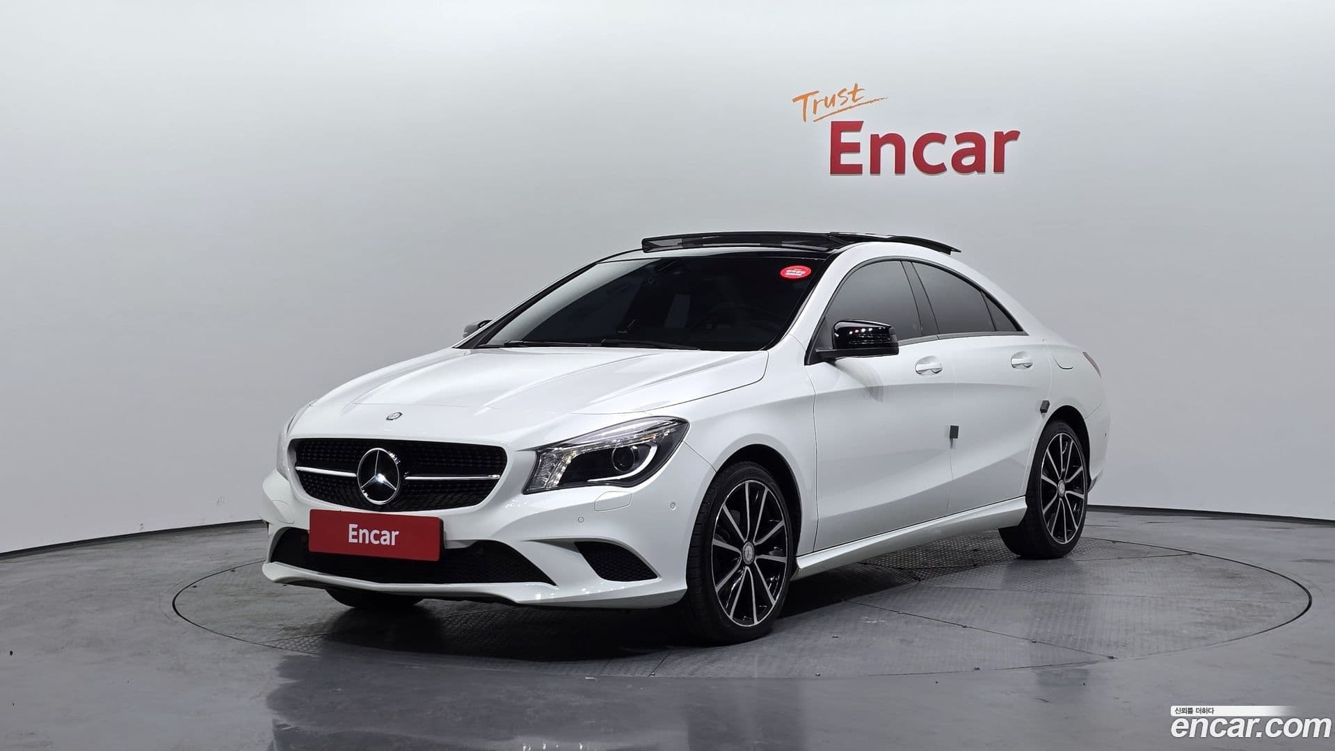 Main__Slider__Photo:CLA-Class Mercedes-Benz 2015.7-0