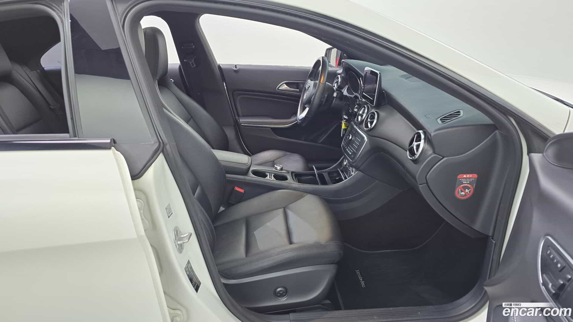 CLA-Class Mercedes-Benz 2015.7-OPTION-015