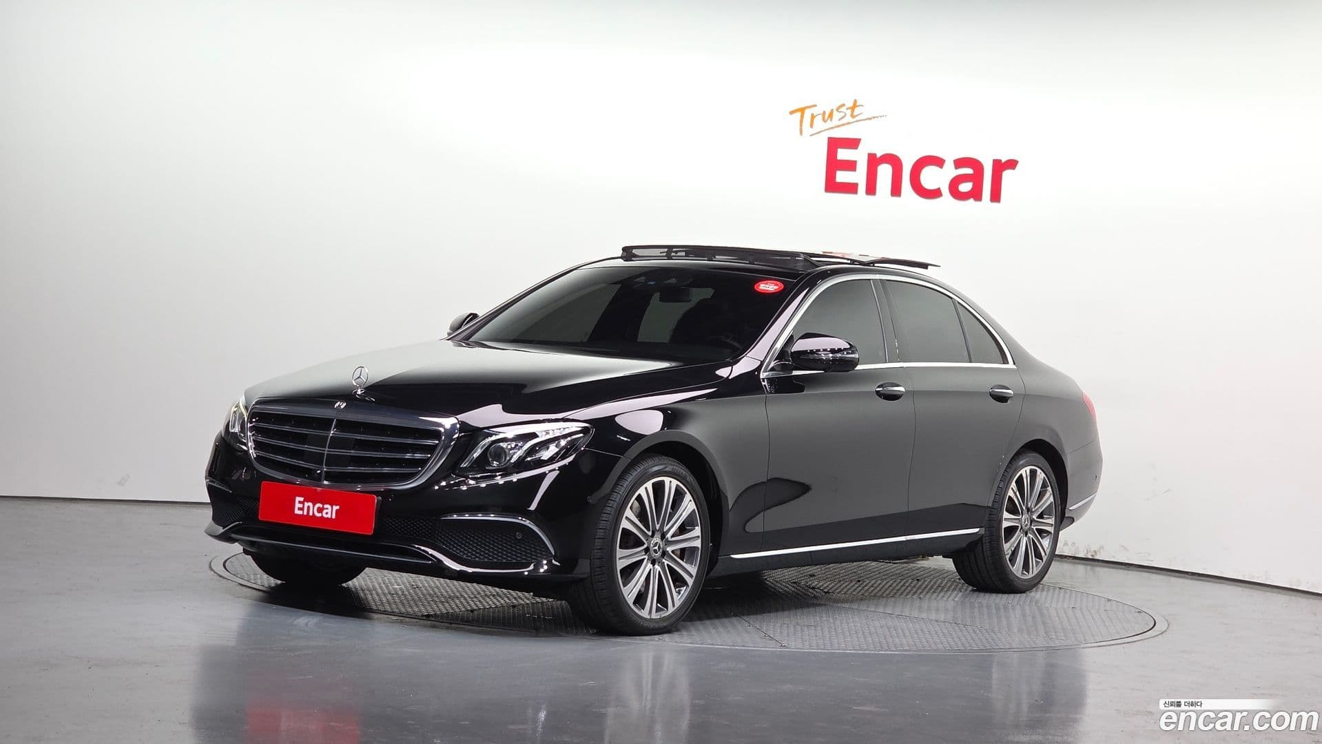 Main__Slider__Photo:E-Class Mercedes-Benz 2017.5-0
