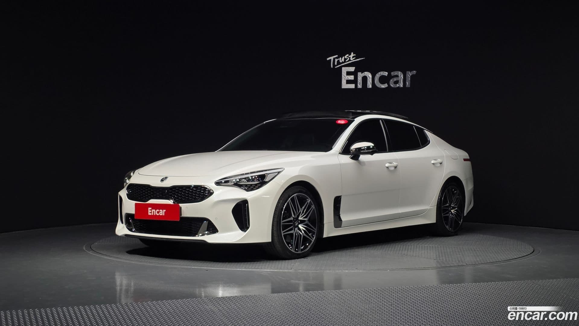 Main__Slider__Photo:Stinger Kia 2021.2-0