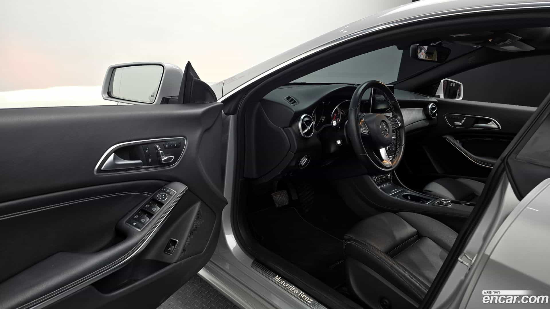 CLA-Class Mercedes-Benz 2017.5-OPTION-015