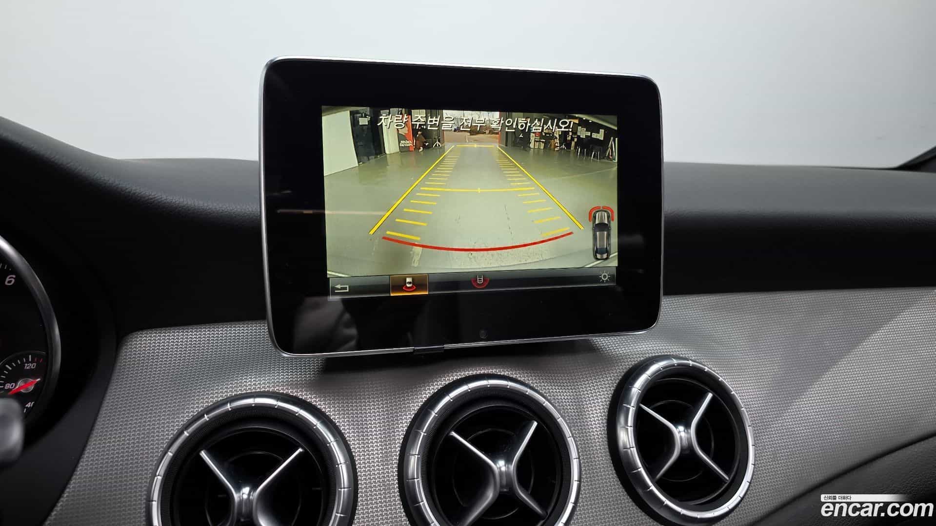 CLA-Class Mercedes-Benz 2017.5-OPTION-018