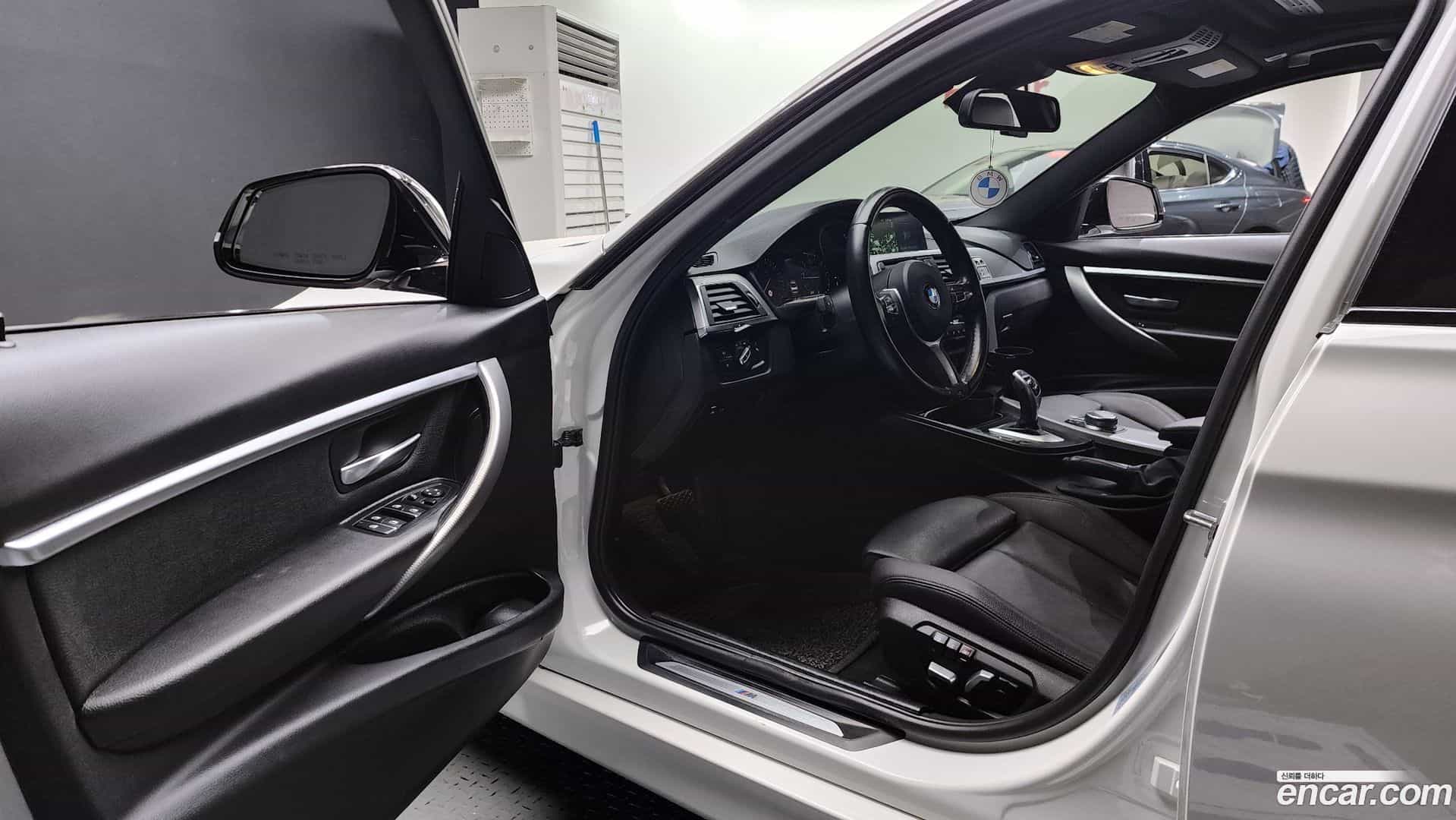 3-Series BMW 2018.11-INNER-010