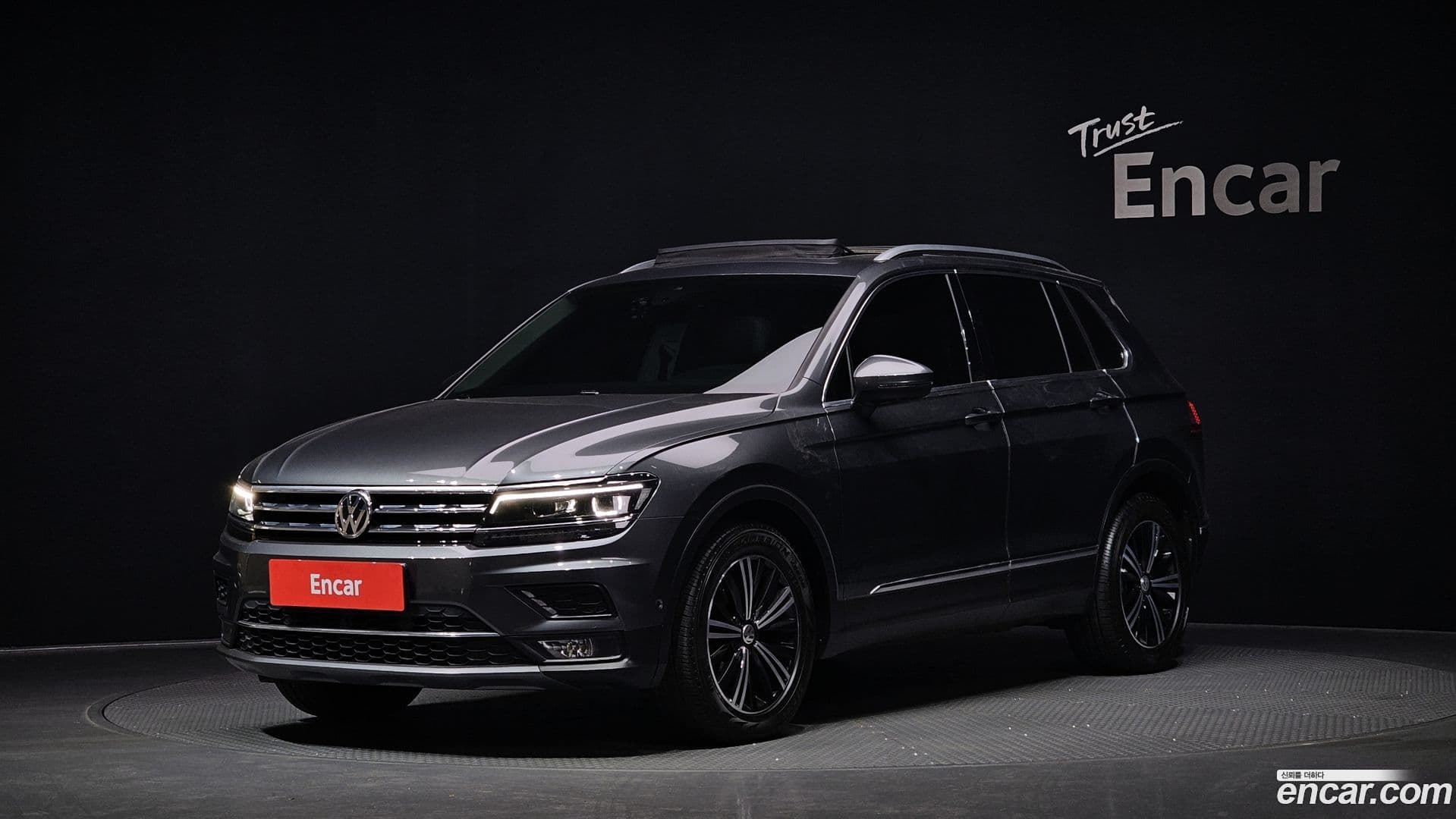 Main__Slider__Photo:Tiguan Volkswagen 2020.9-0