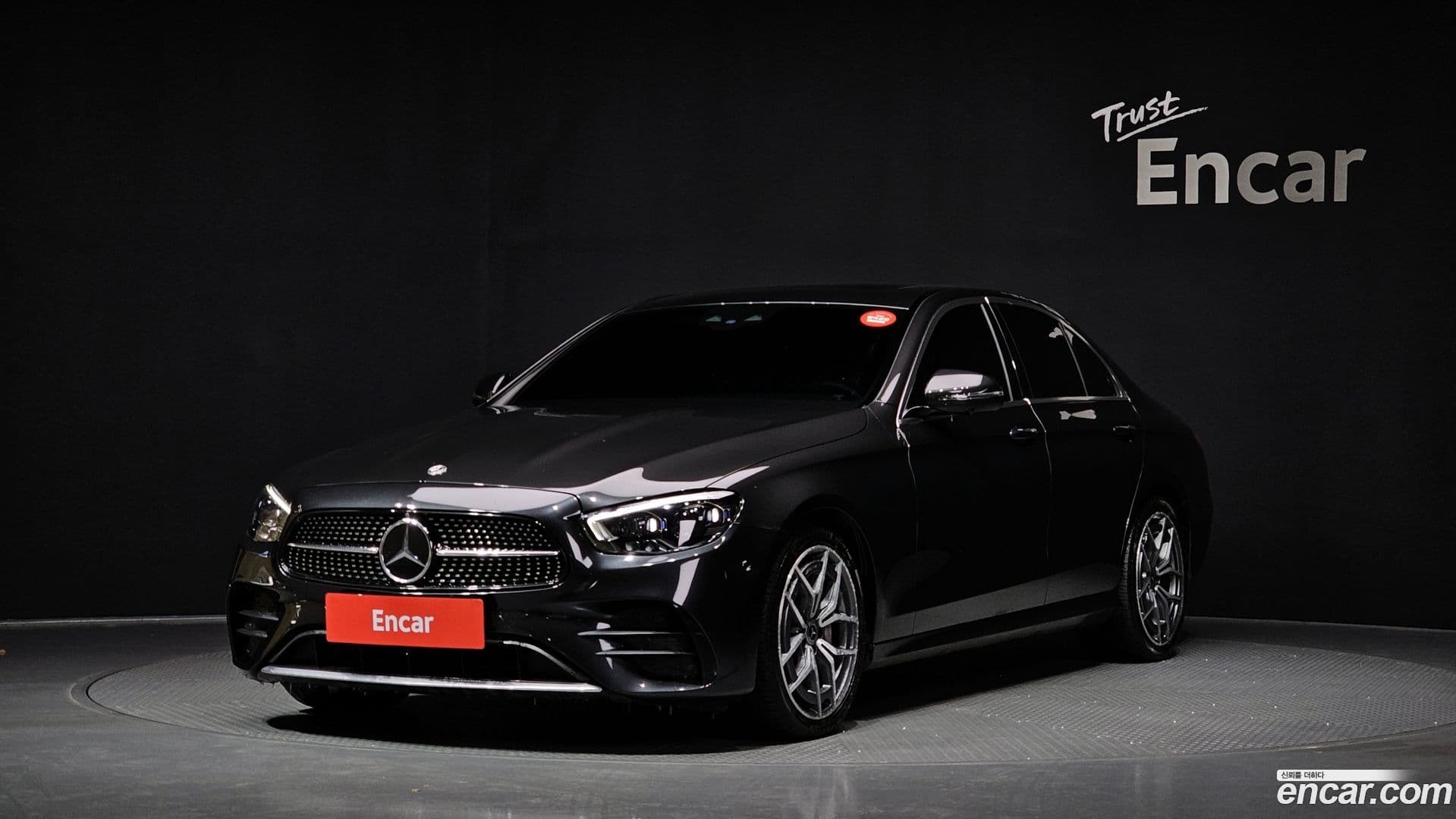 Main__Slider__Photo:E-Class Mercedes-Benz 2022.6-0
