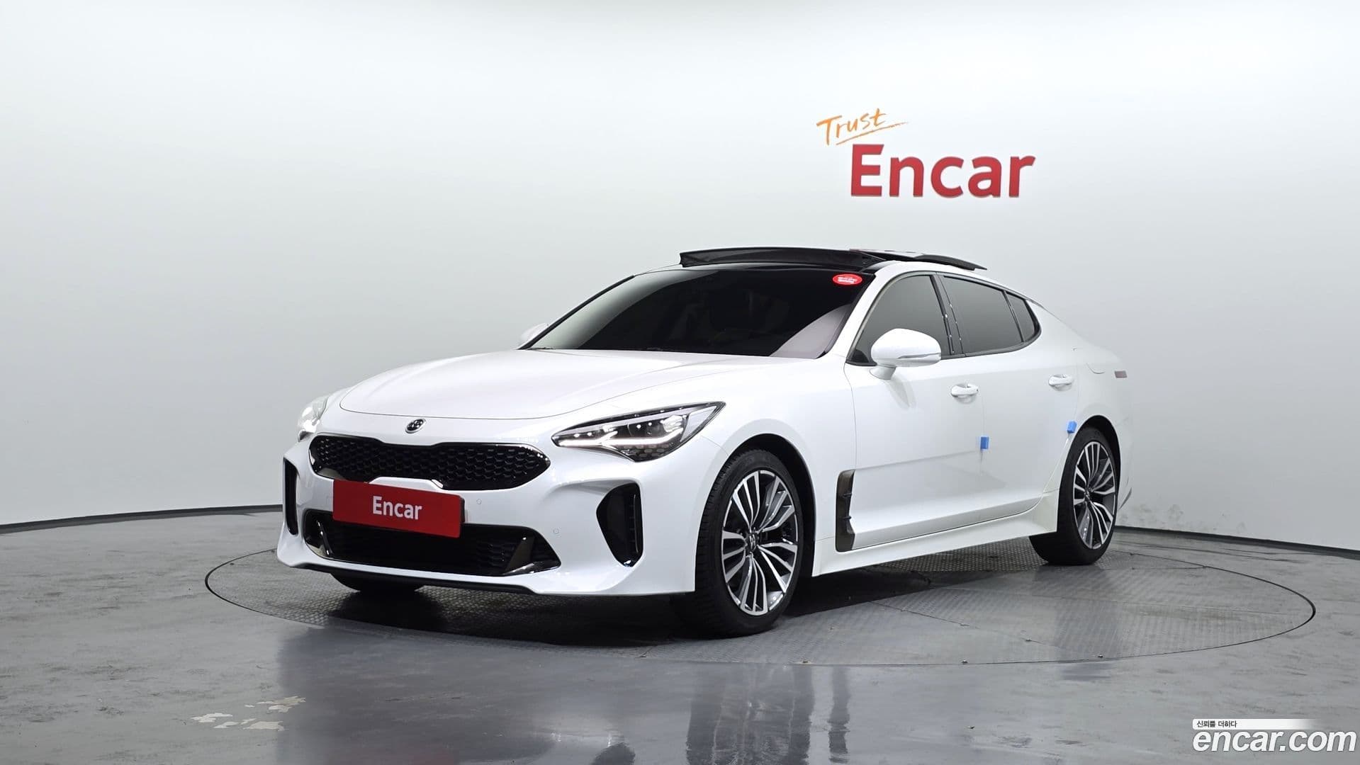 Main__Slider__Photo:Stinger Kia 2018.3-0