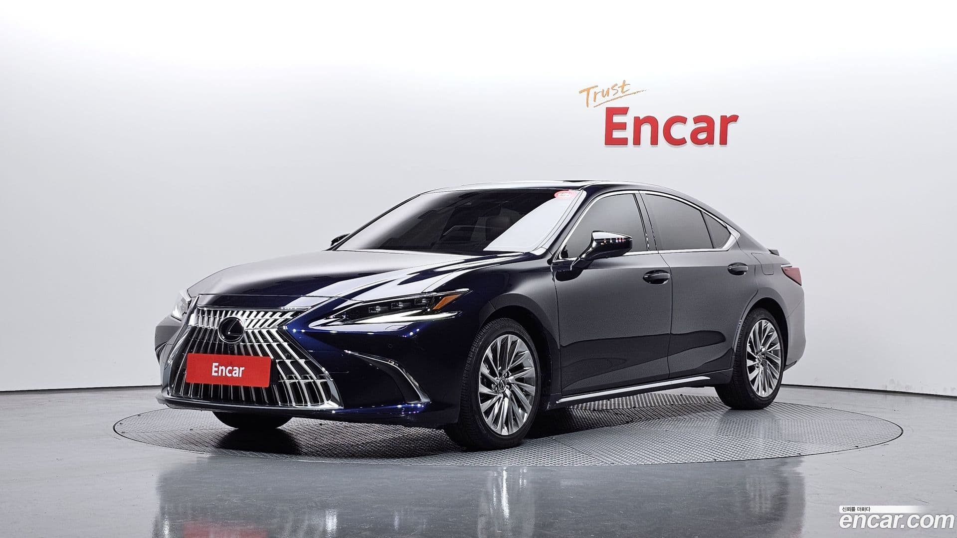 Main__Slider__Photo:ES Lexus 2025.6-0