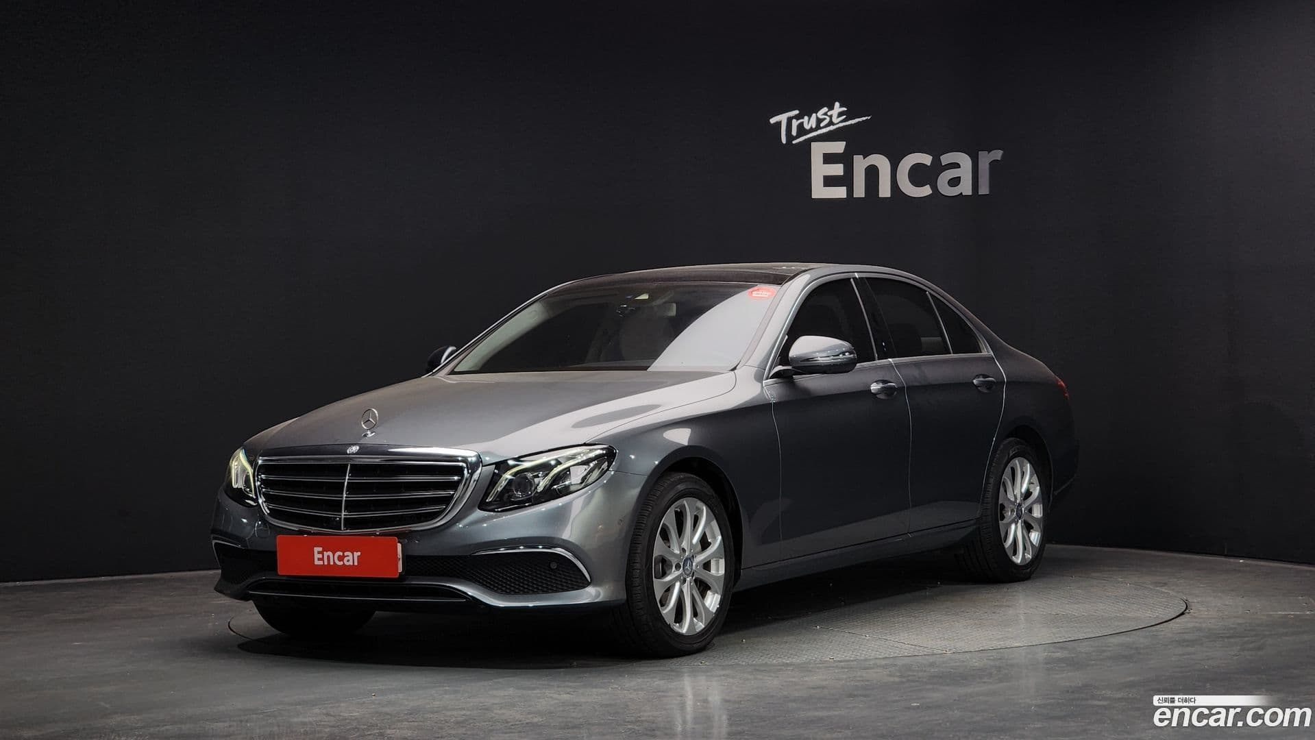Main__Slider__Photo:E-Class Mercedes-Benz 2016.6-0