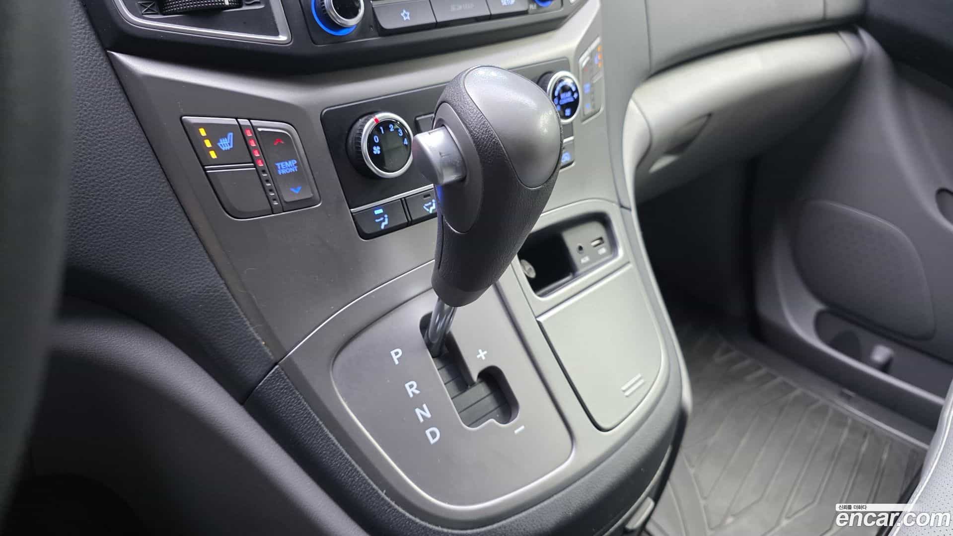 Starex Hyundai 2019.2-INNER-009