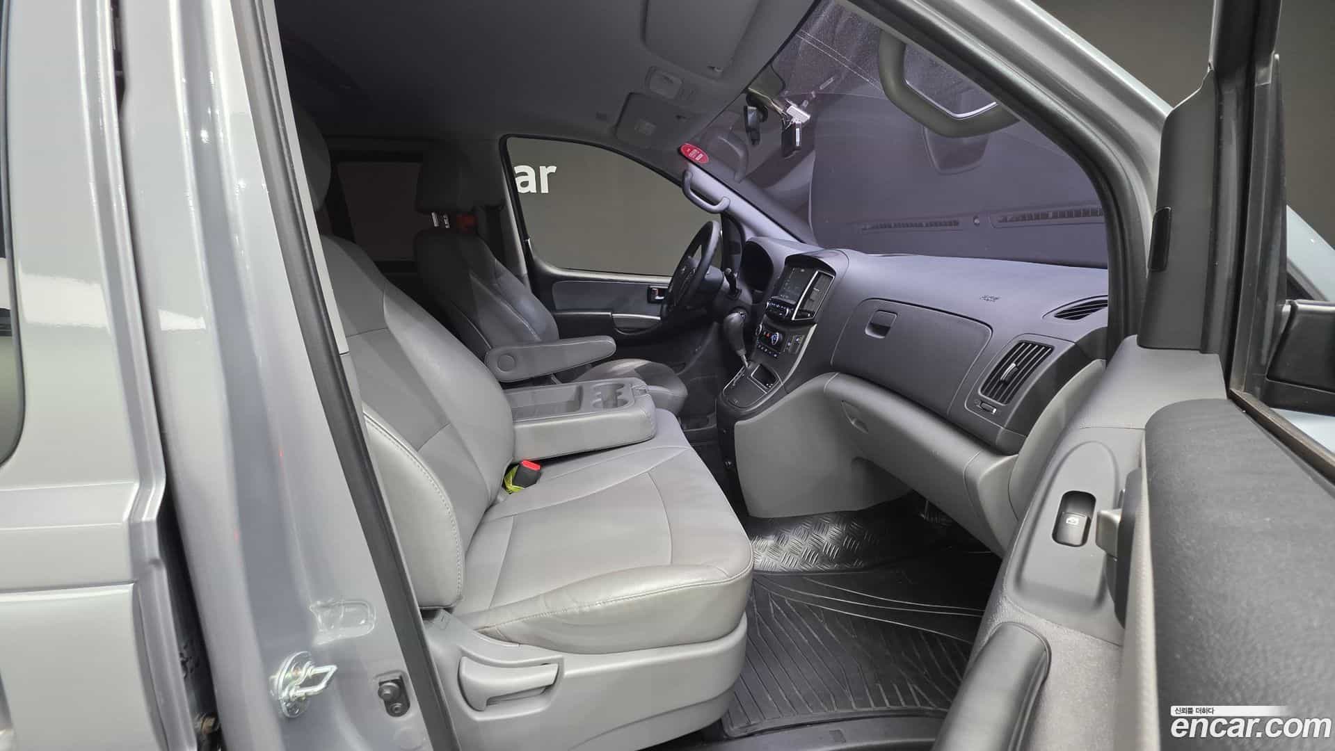 Starex Hyundai 2019.2-INNER-010
