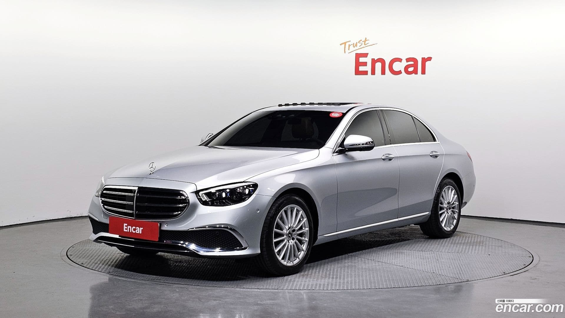 Main__Slider__Photo:E-Class Mercedes-Benz 2022.3-0