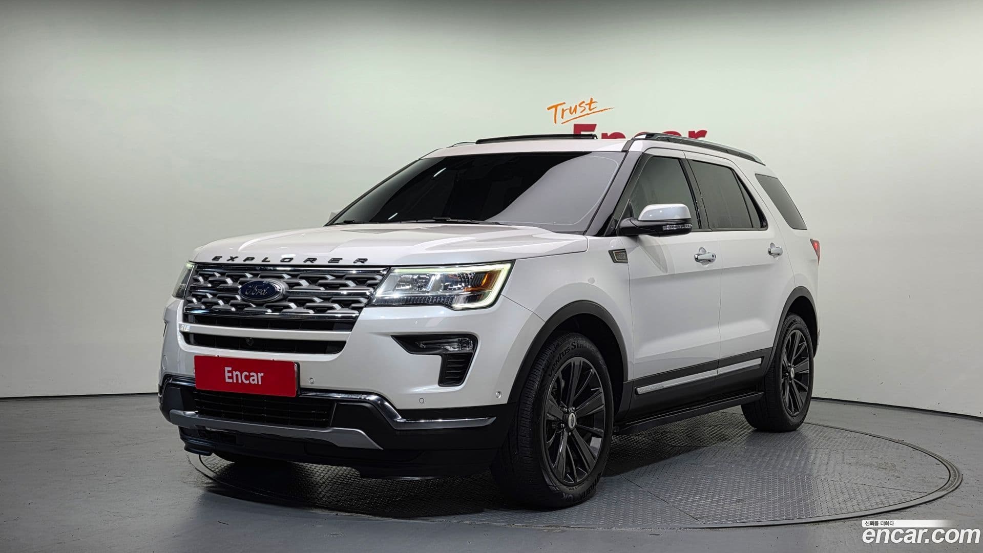 Main__Slider__Photo:Explorer Ford 2018.5-0