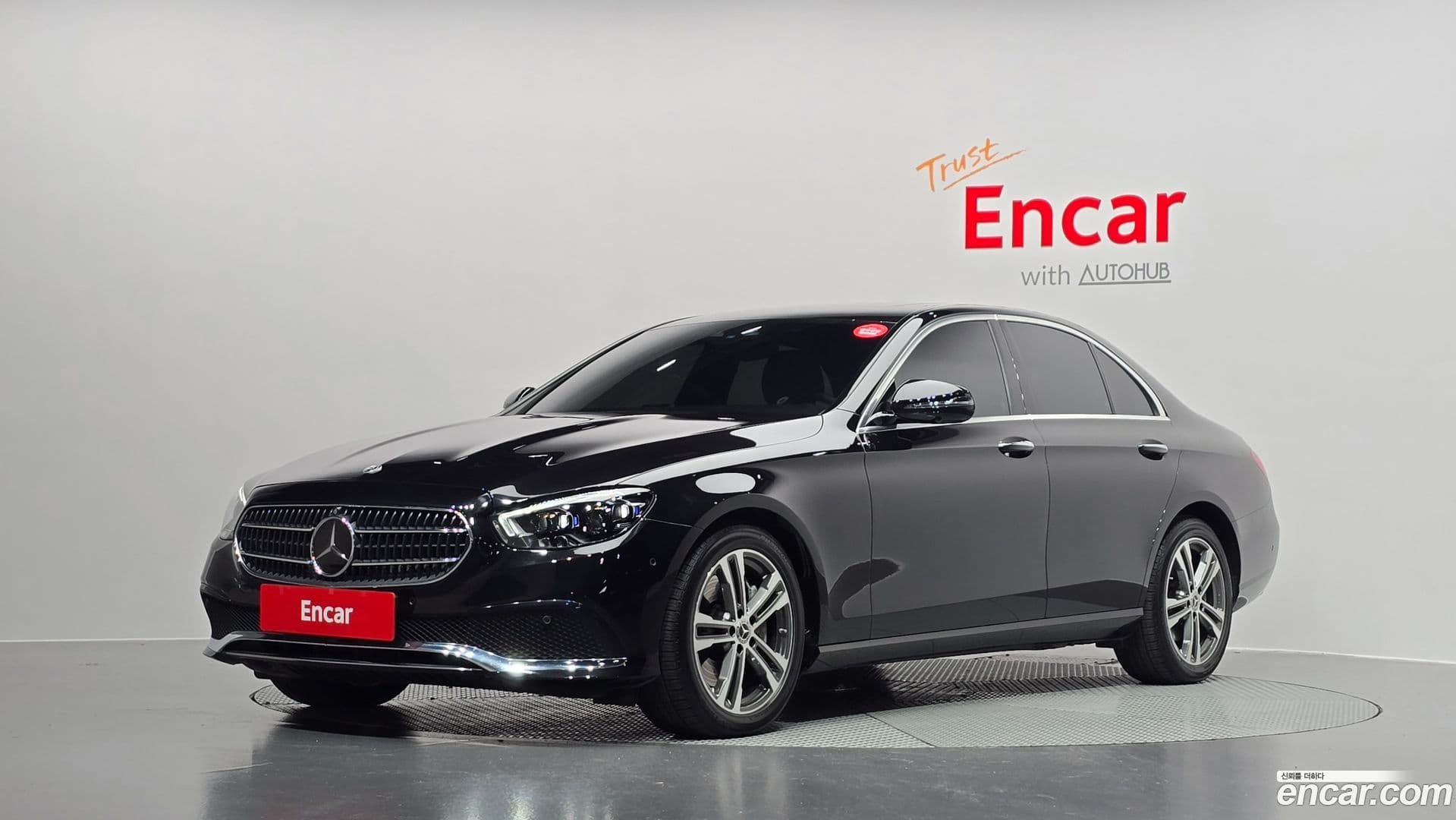 Main__Slider__Photo:E-Class Mercedes-Benz 2022.6-0