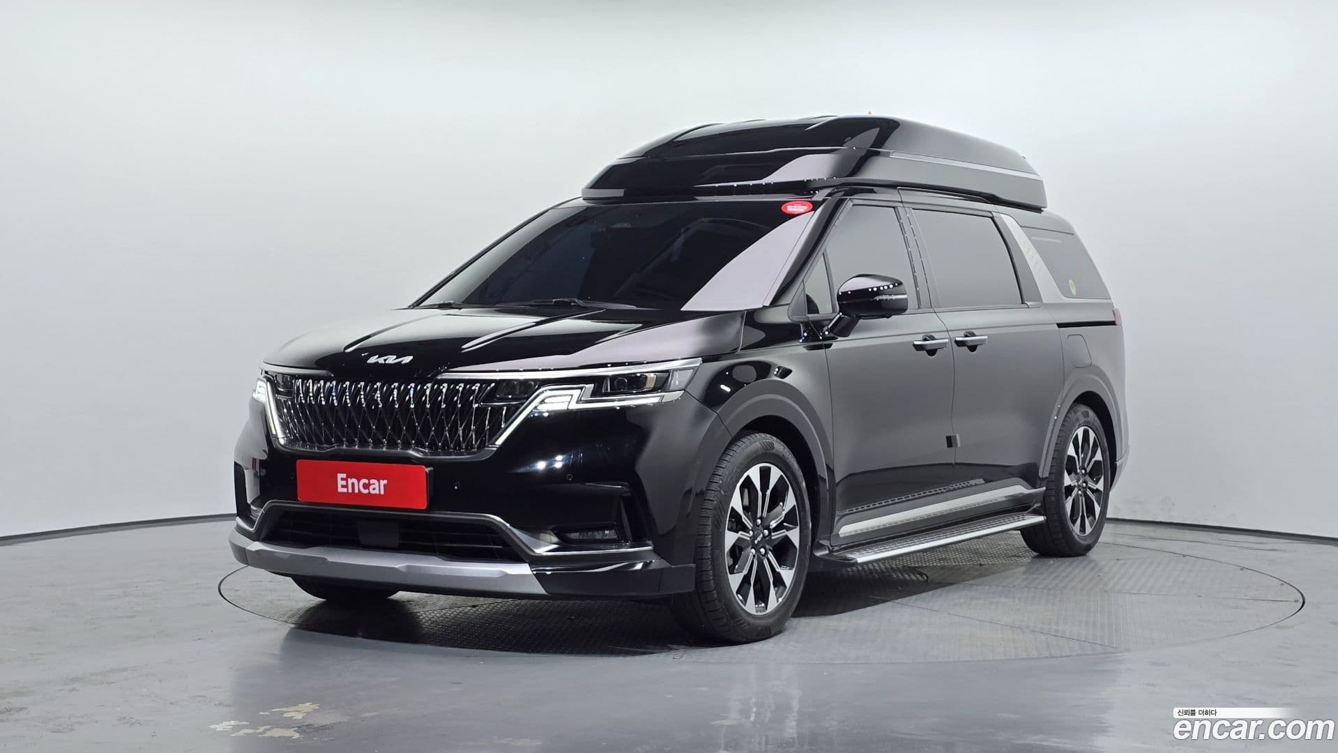 Main__Slider__Photo:Canival Kia 2023.2-0