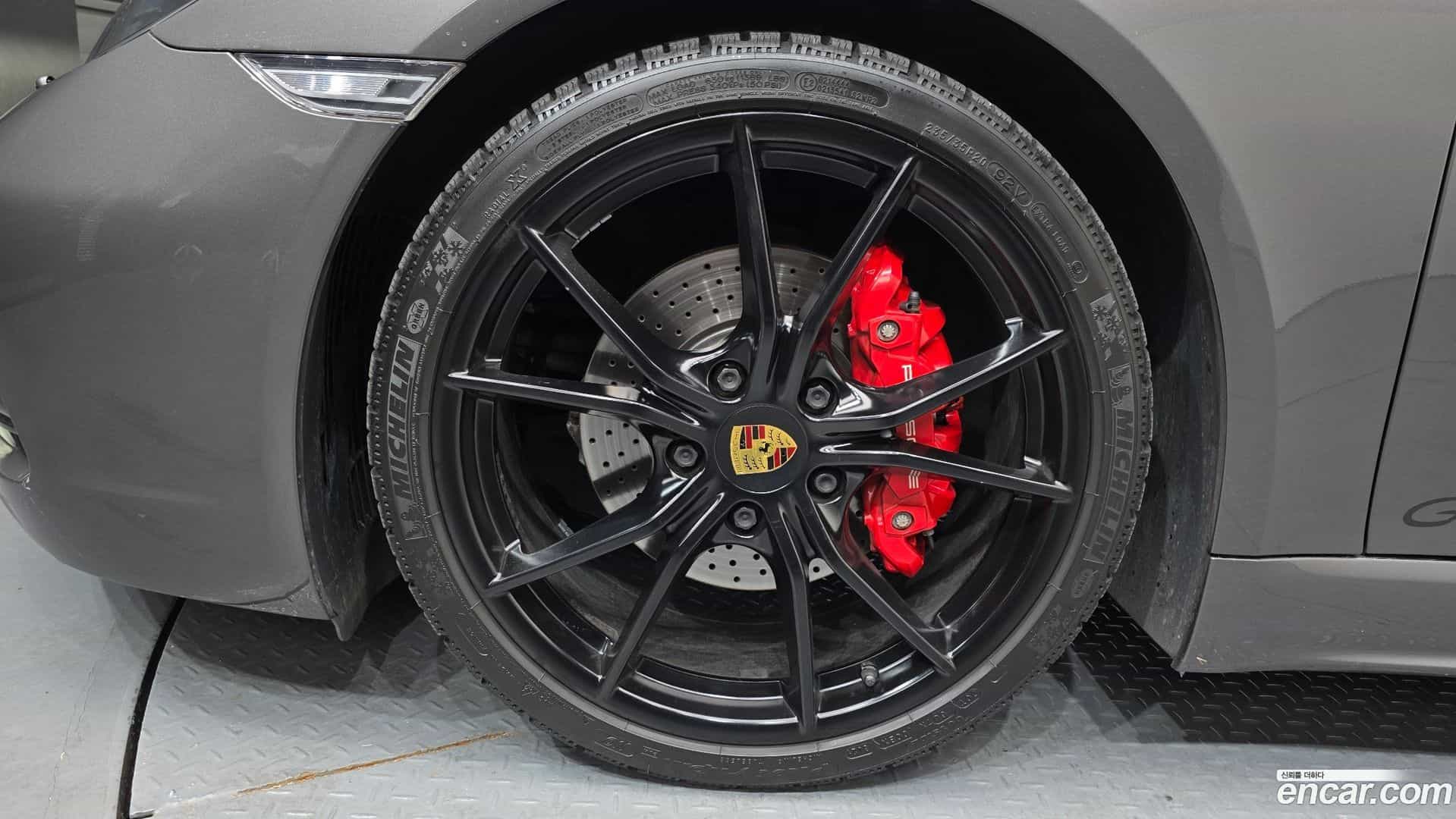 718 Porsche 2018.10-OUTER-005