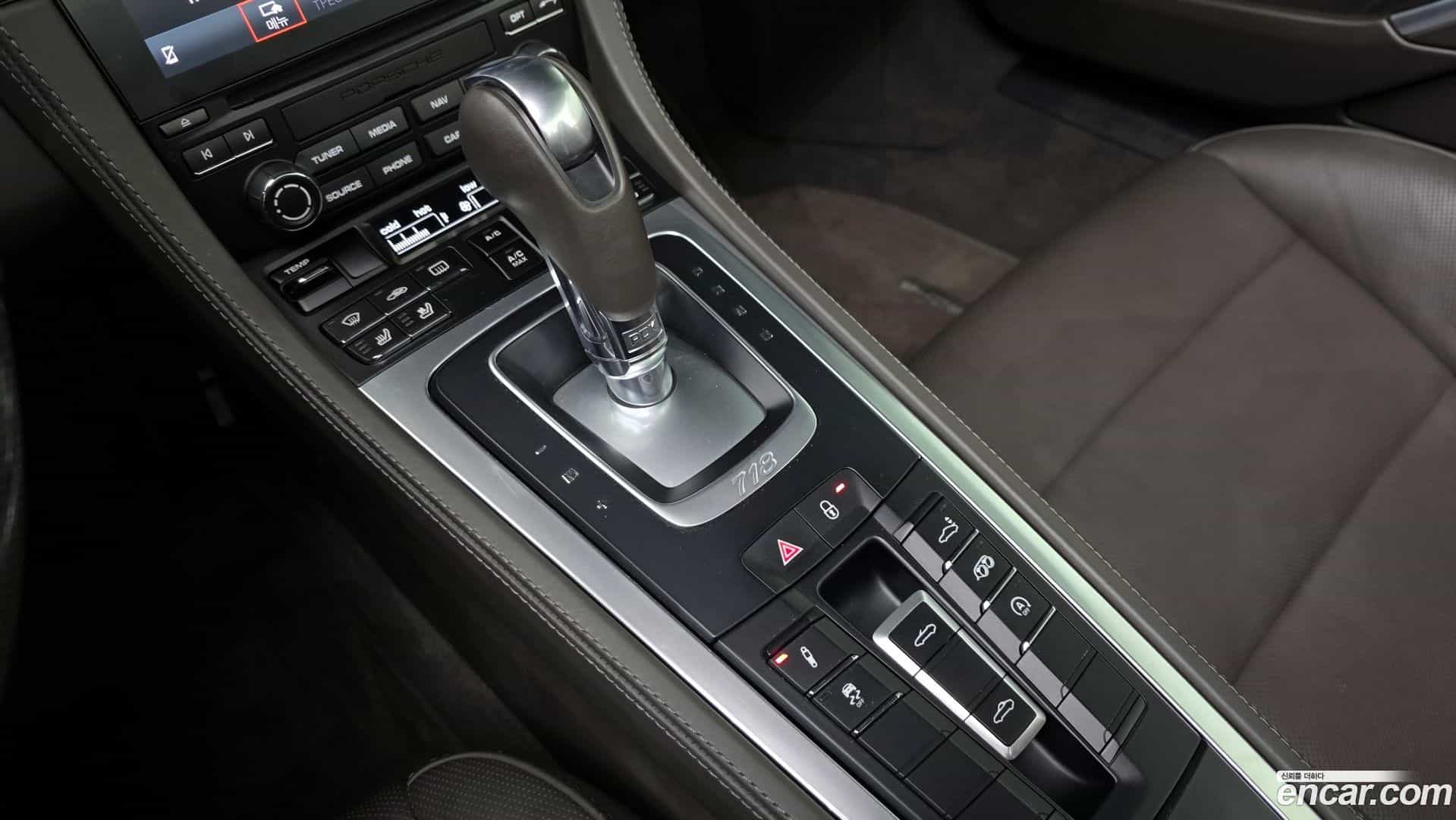 718 Porsche 2018.10-INNER-009