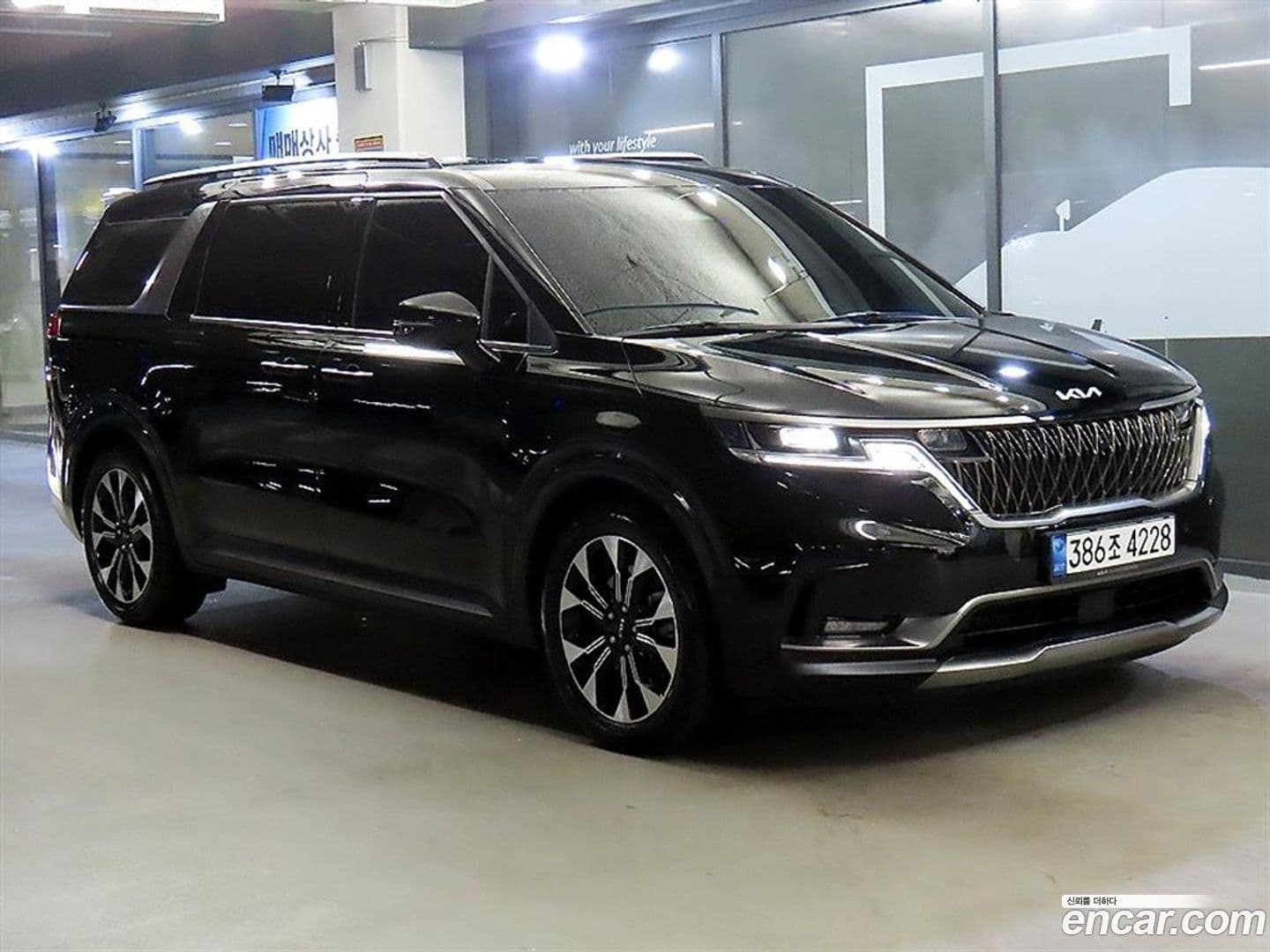 Main__Slider__Photo:Canival Kia 2021.10-0