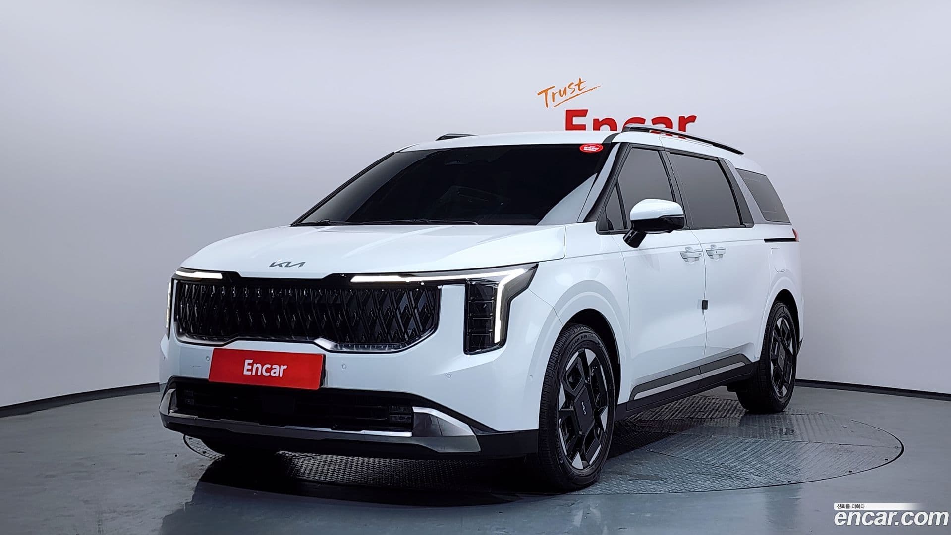 Main__Slider__Photo:Canival Kia 2025.2-0