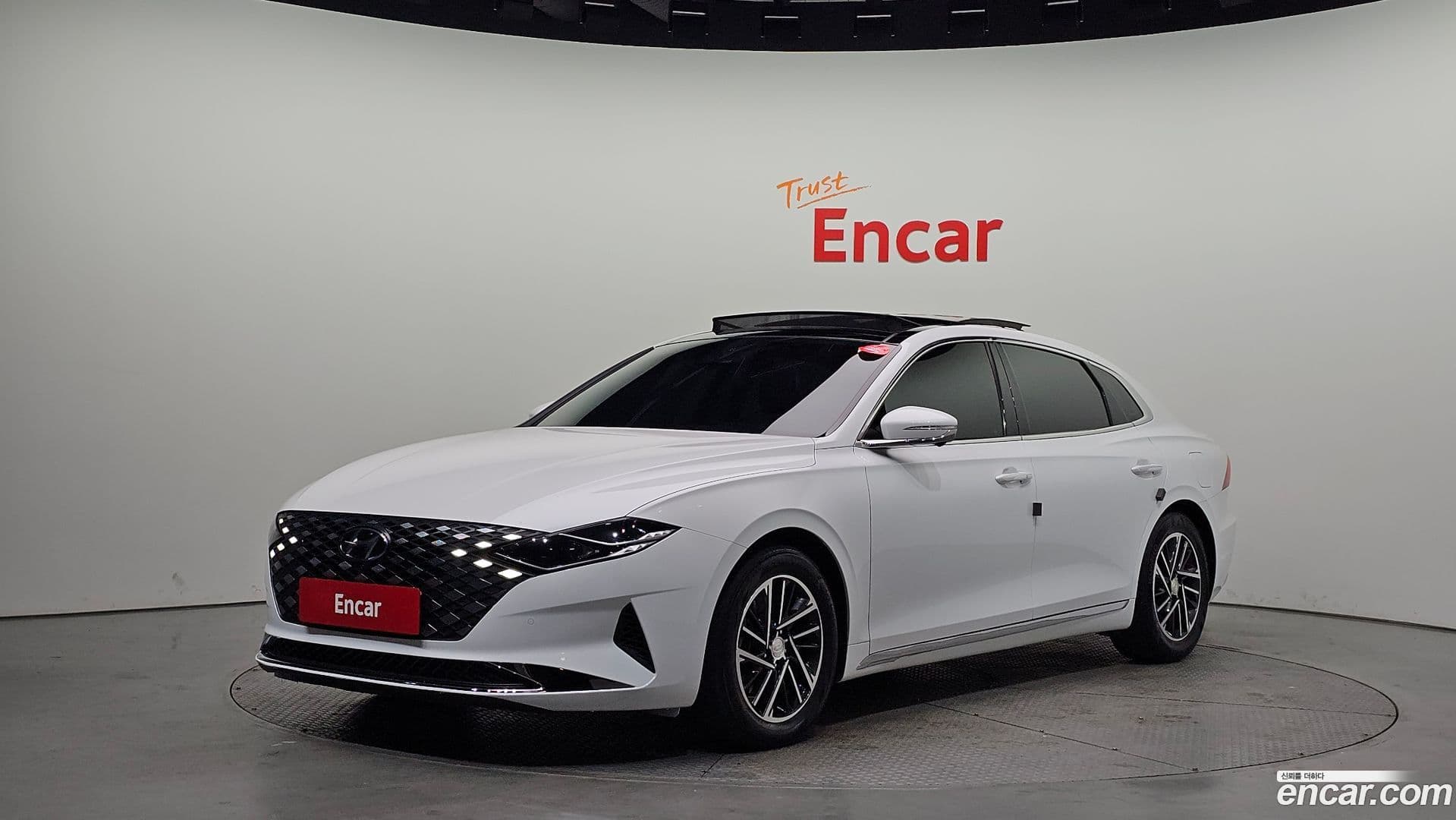 Main__Slider__Photo:Grandeur Hyundai 2020.10-0