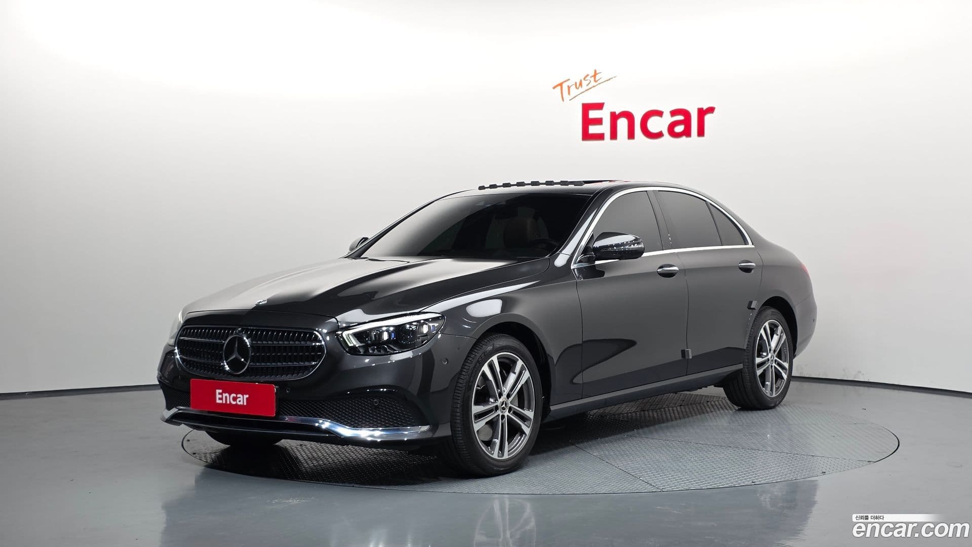 Main__Slider__Photo:E-Class Mercedes-Benz 2021.11-0