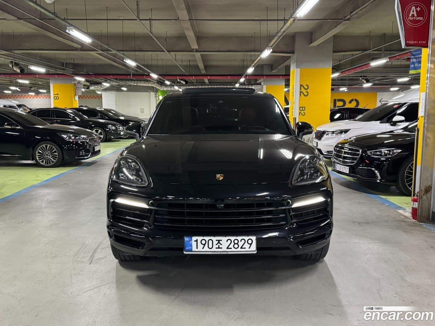 Main__Slider__Photo:Cayenne Porsche 2020.4-0