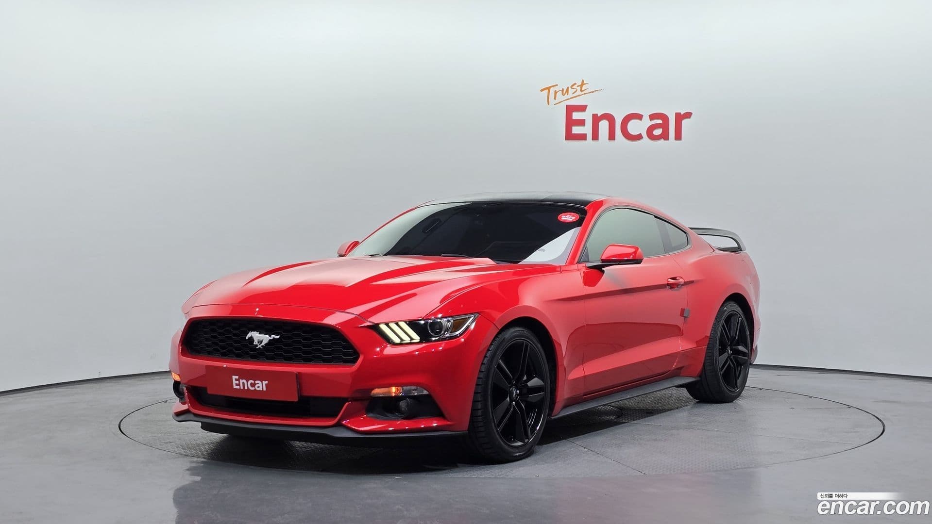 Main__Slider__Photo:Mustang Ford 2017.10-0