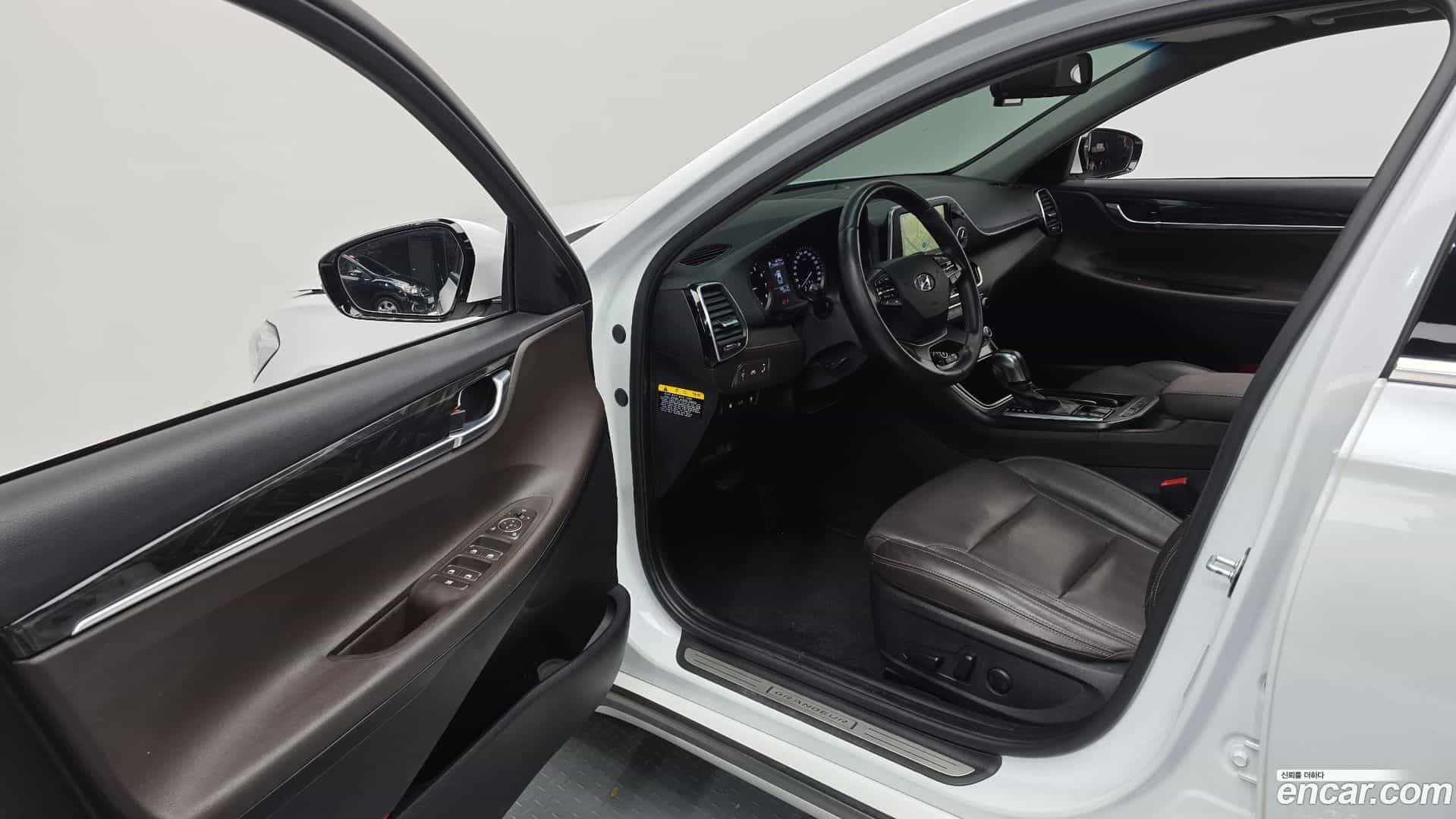 Grandeur Hyundai 2017.5-OPTION-015