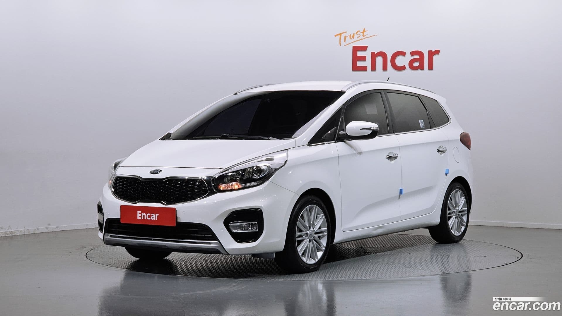 Main__Slider__Photo:Carens Kia 2017.8-0