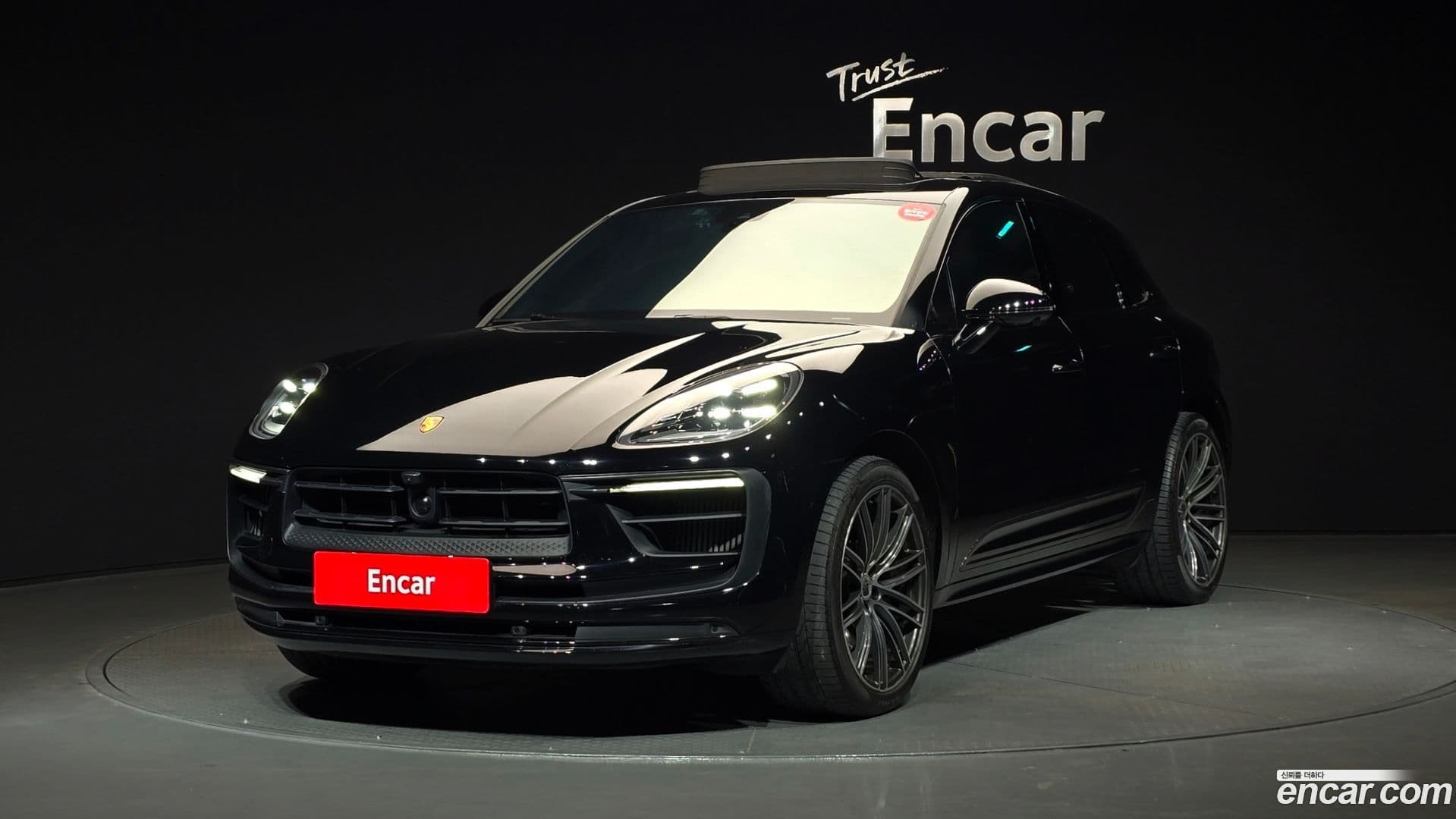Main__Slider__Photo:Macan Porsche 2023.7-0
