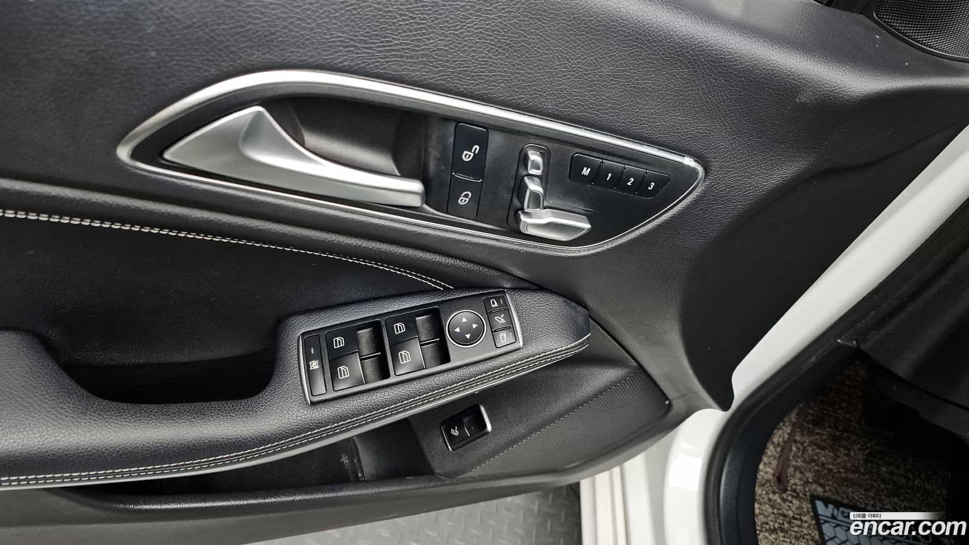 CLA-Class Mercedes-Benz 2018.2-OPTION-021