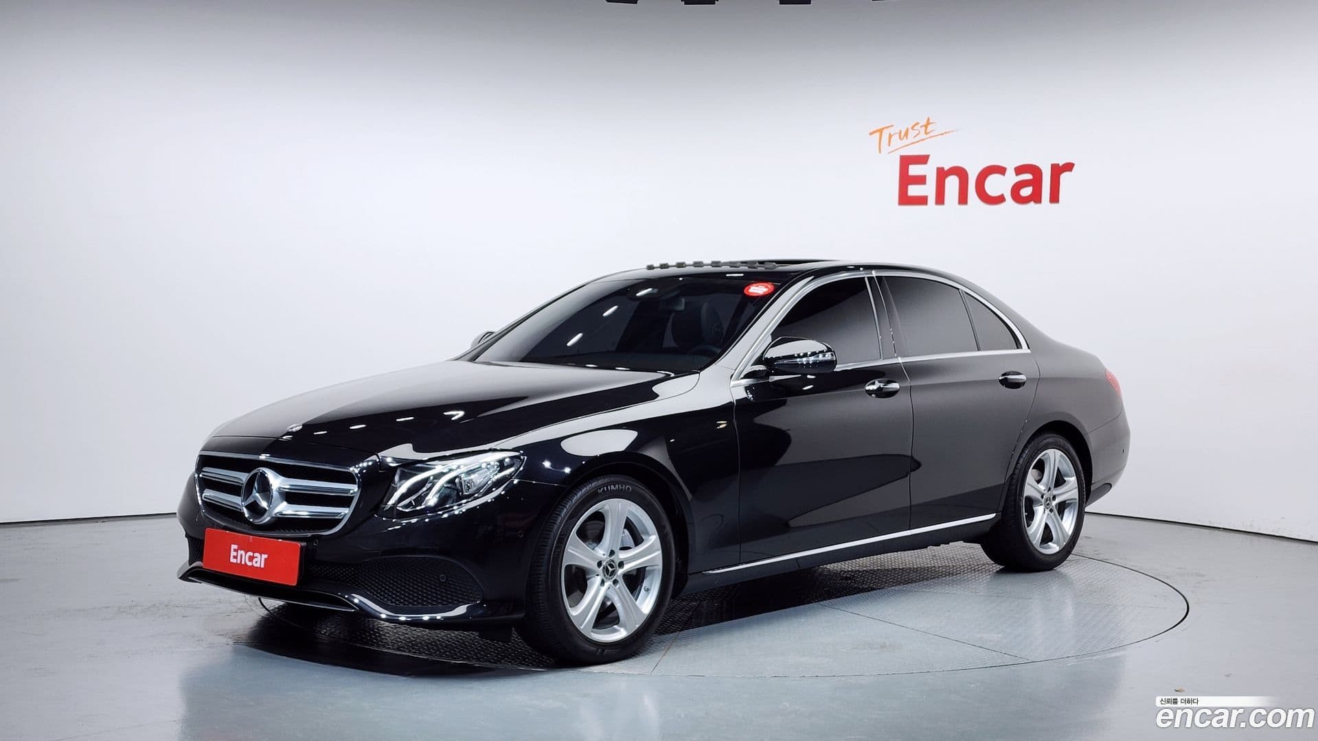 Main__Slider__Photo:E-Class Mercedes-Benz 2018.2-0