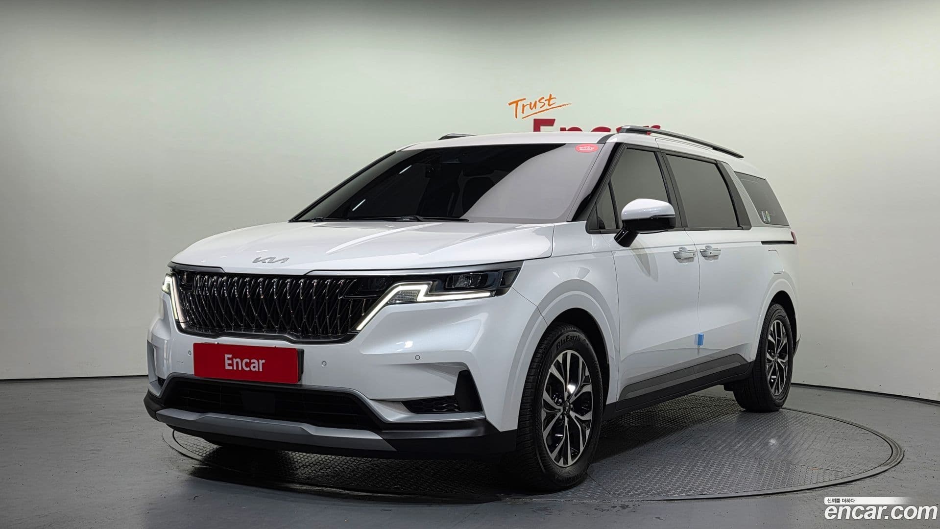 Main__Slider__Photo:Canival Kia 2023.0-0