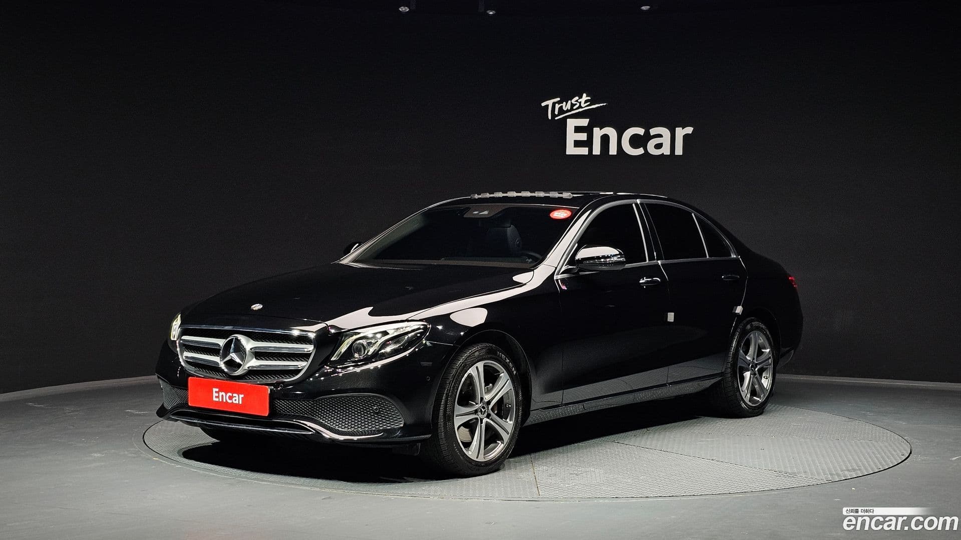 Main__Slider__Photo:E-Class Mercedes-Benz 2019.8-0
