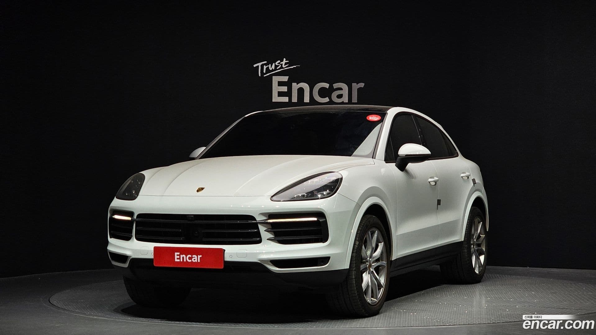 Main__Slider__Photo:Cayenne Porsche 2020.11-0