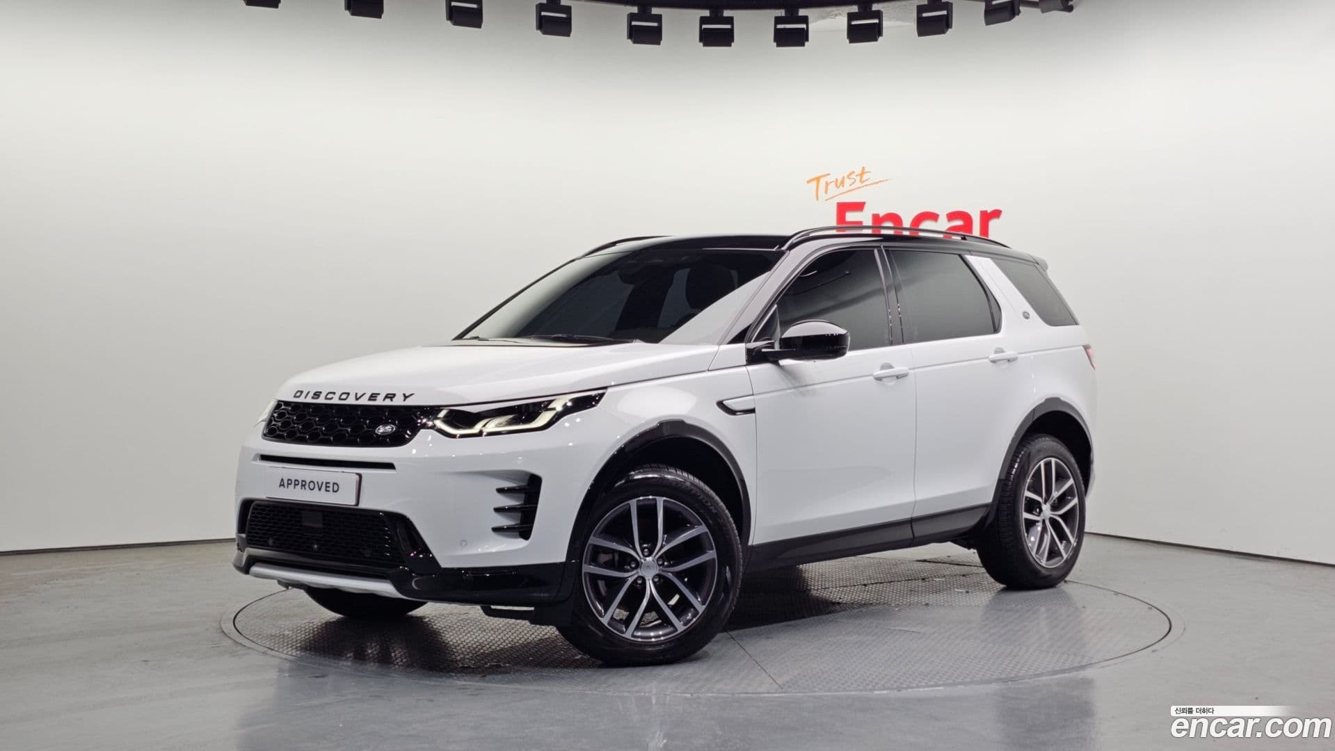 Main__Slider__Photo:Discovery Sport Land Rover 2025.5-0