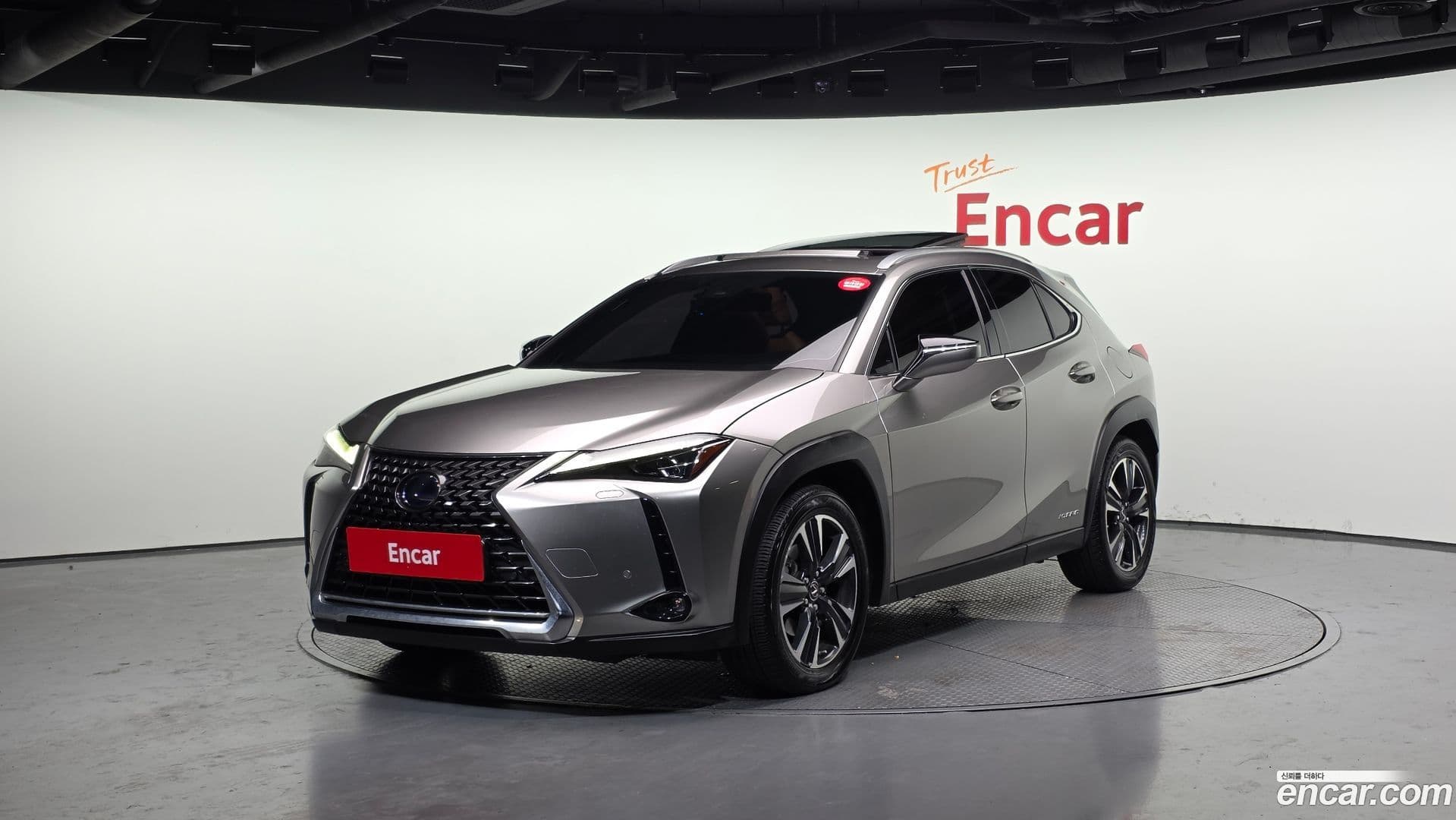 Main__Slider__Photo:UX Lexus 2019.2-0
