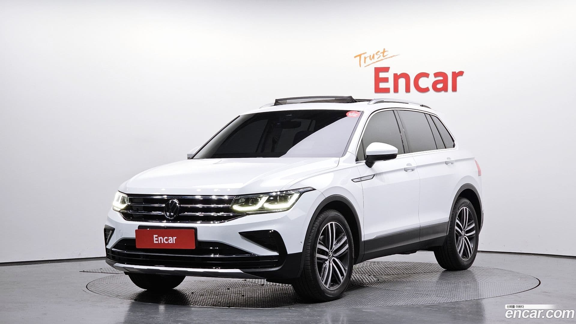 Main__Slider__Photo:Tiguan Volkswagen 2022.10-0