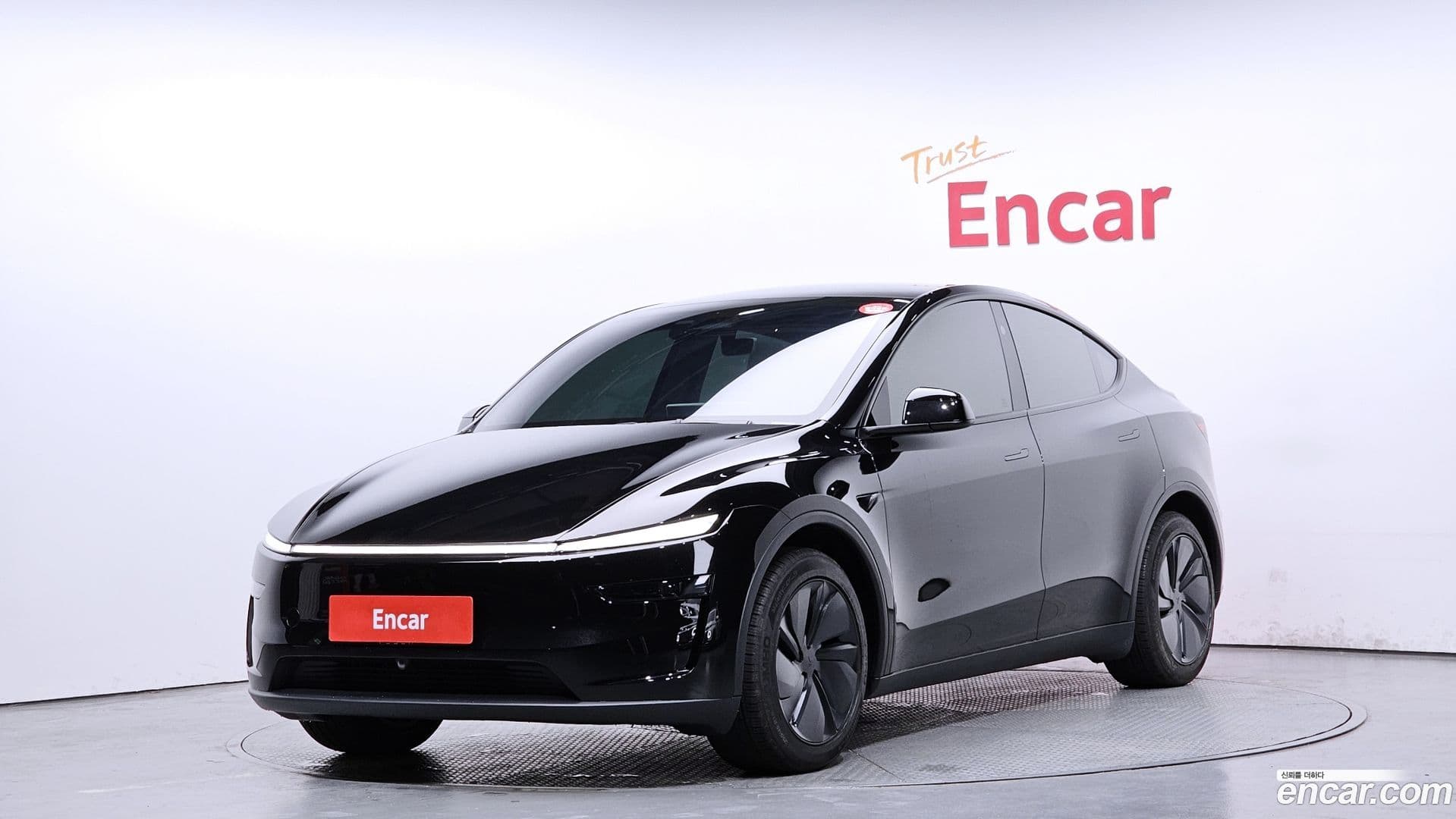 Main__Slider__Photo:Model Y Tesla 2025.6-0
