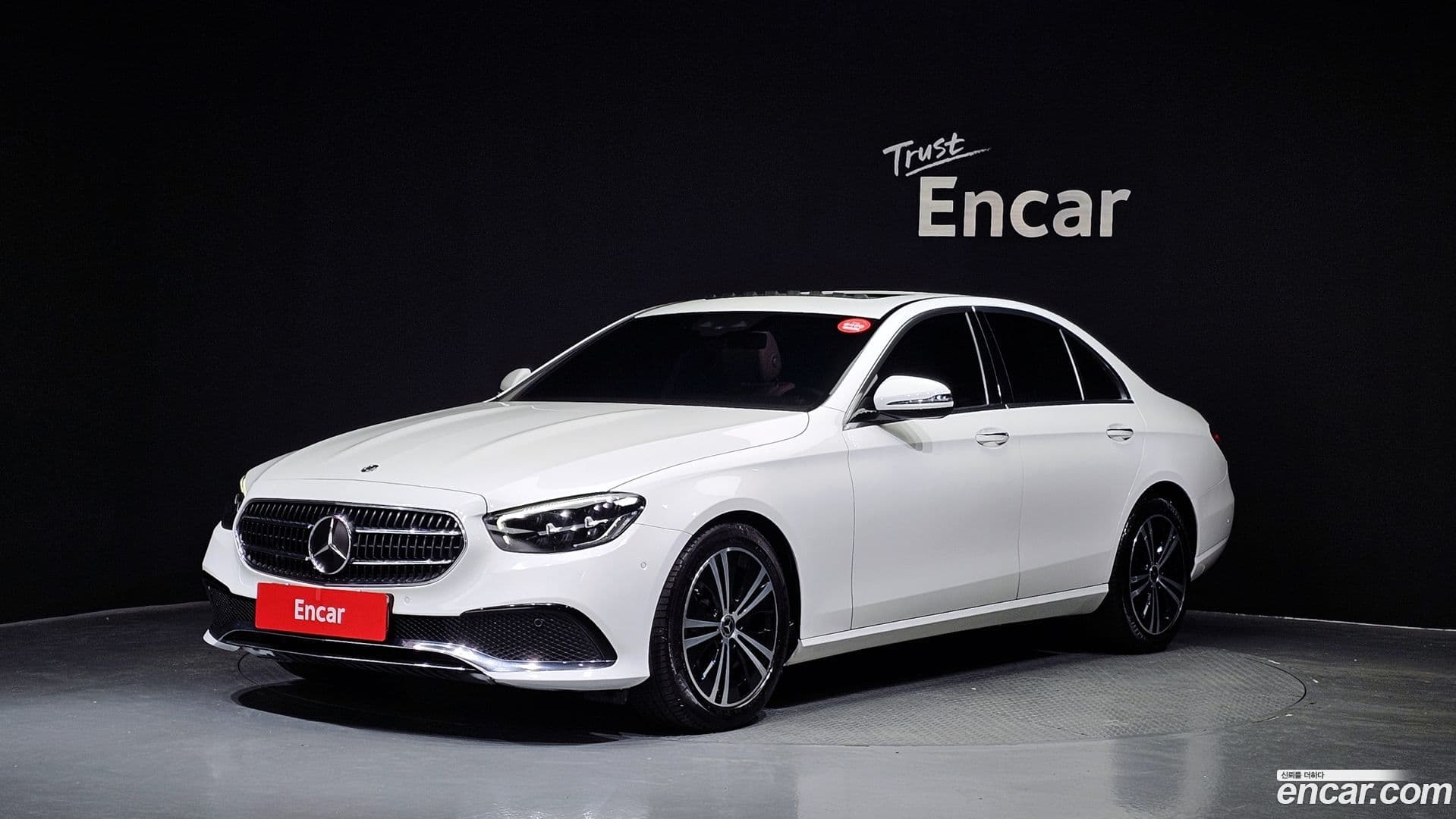 Main__Slider__Photo:E-Class Mercedes-Benz 2020.11-0