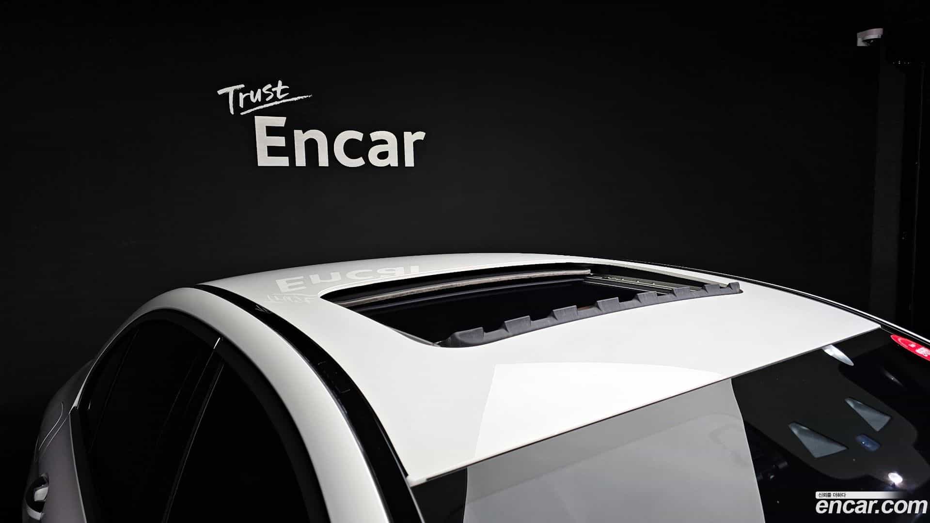 E-Class Mercedes-Benz 2020.11-OPTION-024