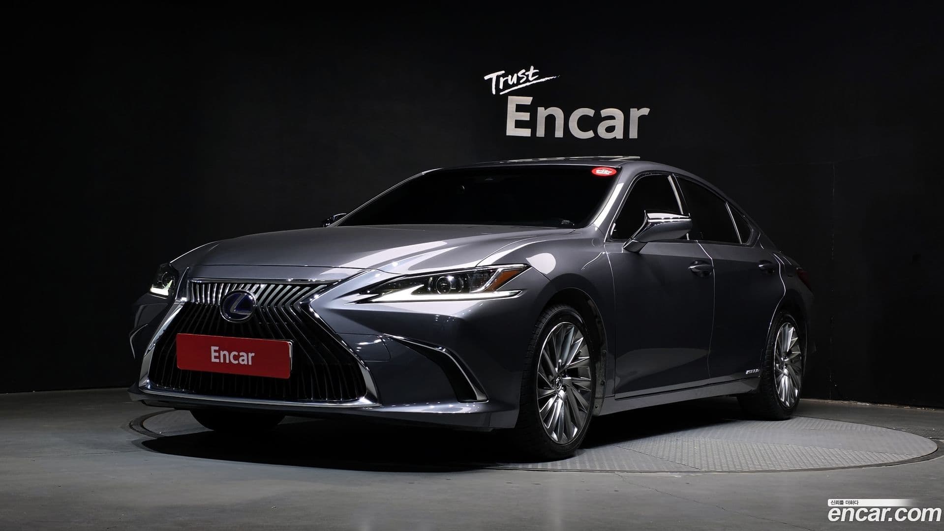 Main__Slider__Photo:ES Lexus 2019.9-0